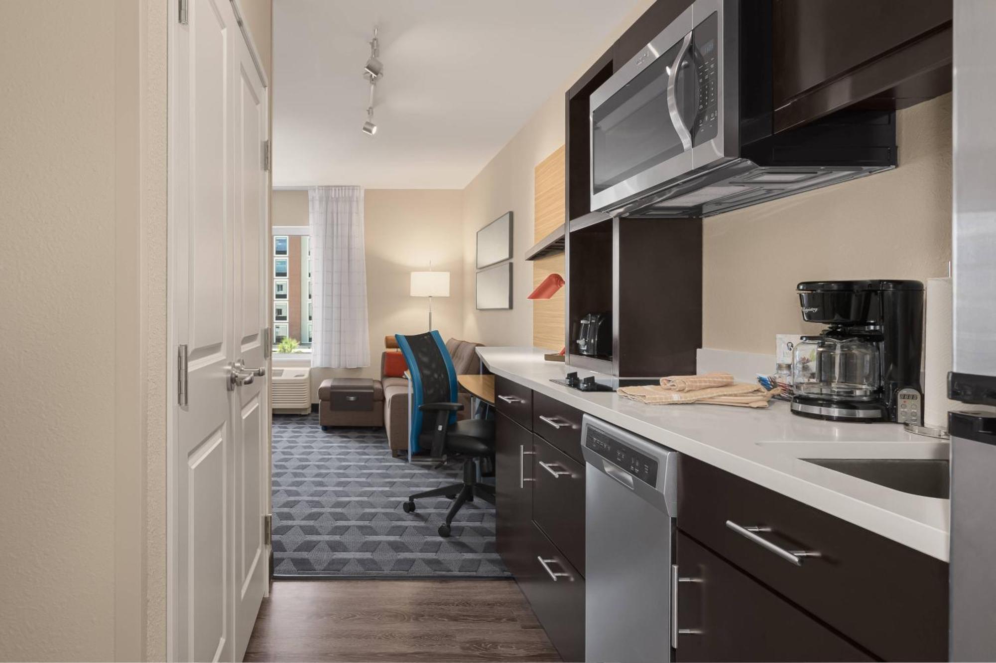 1 Bedroom Suite, 1 King, Sofa bed