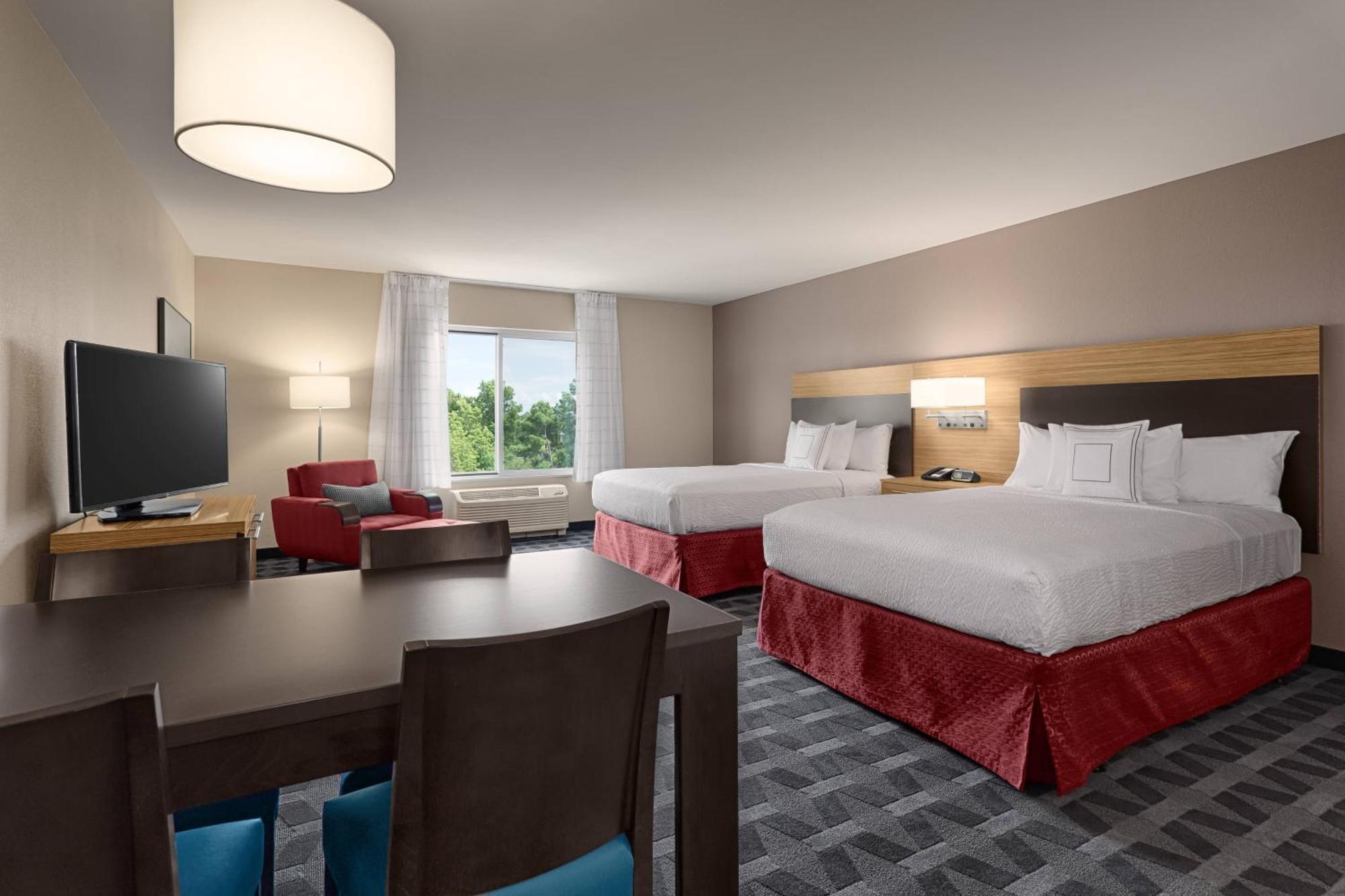 Studio with Two Queen Beds - Hearing Accessible