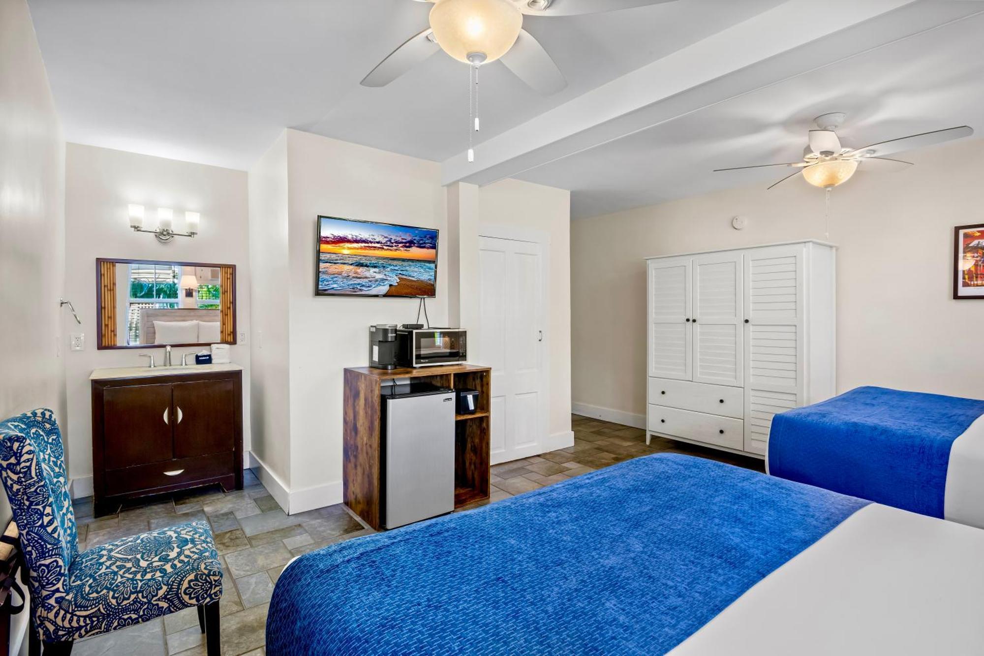 2 Queen Island Room,1635248447:JPEG