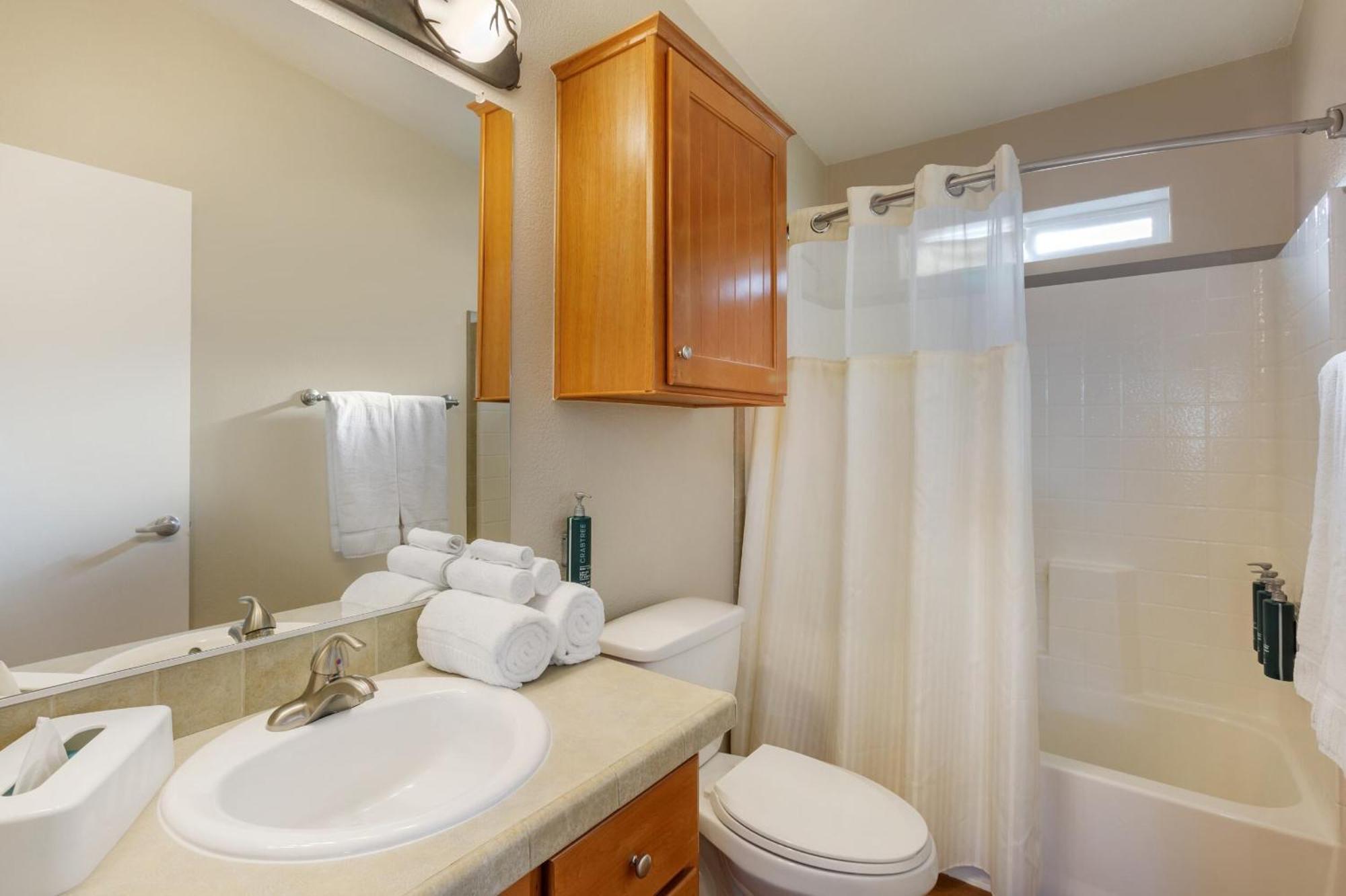 Two-Bedroom Suite,1636745651:JPEG