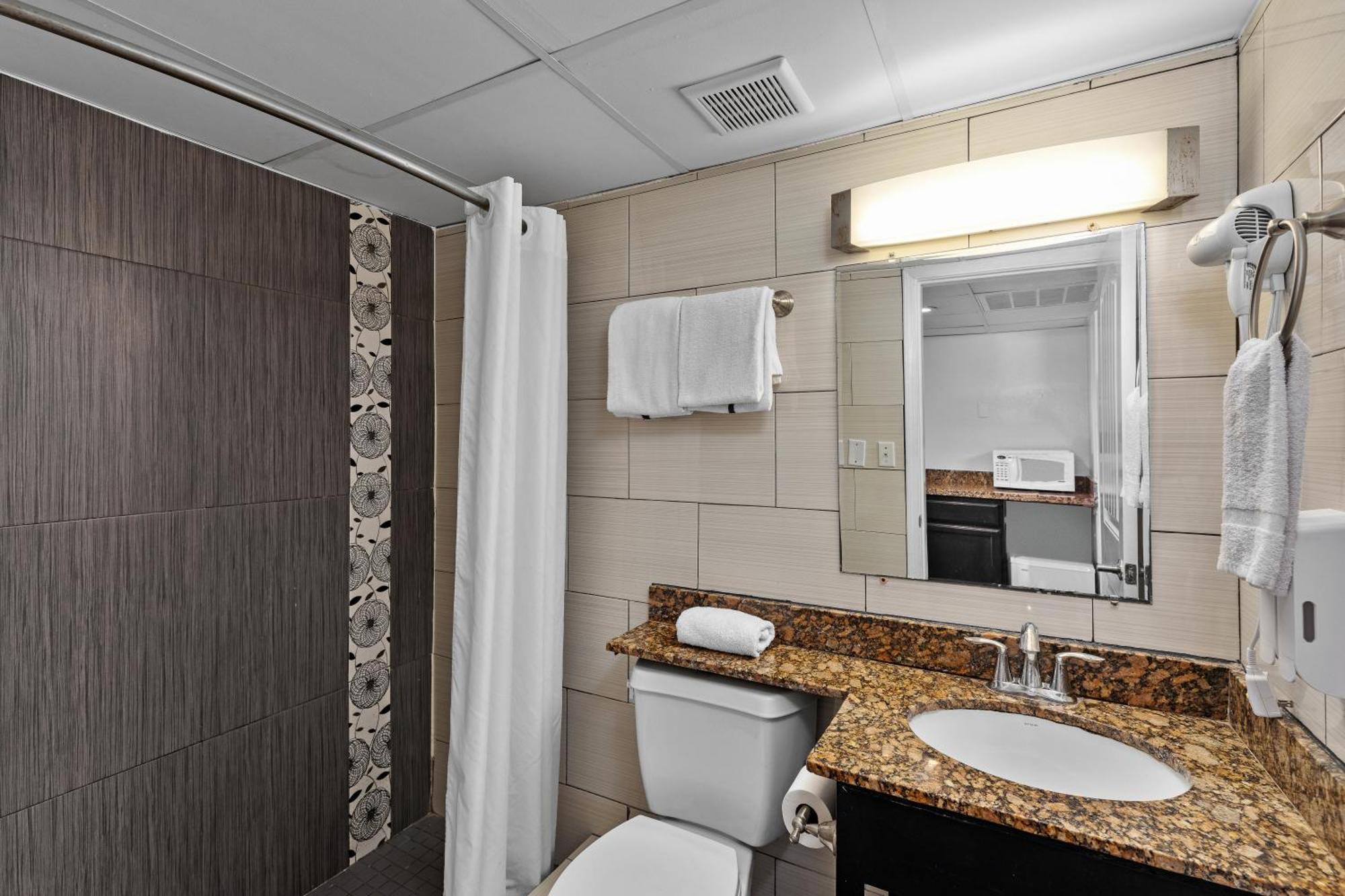 Suite, One King, 1 Single Bed - Non Smoking