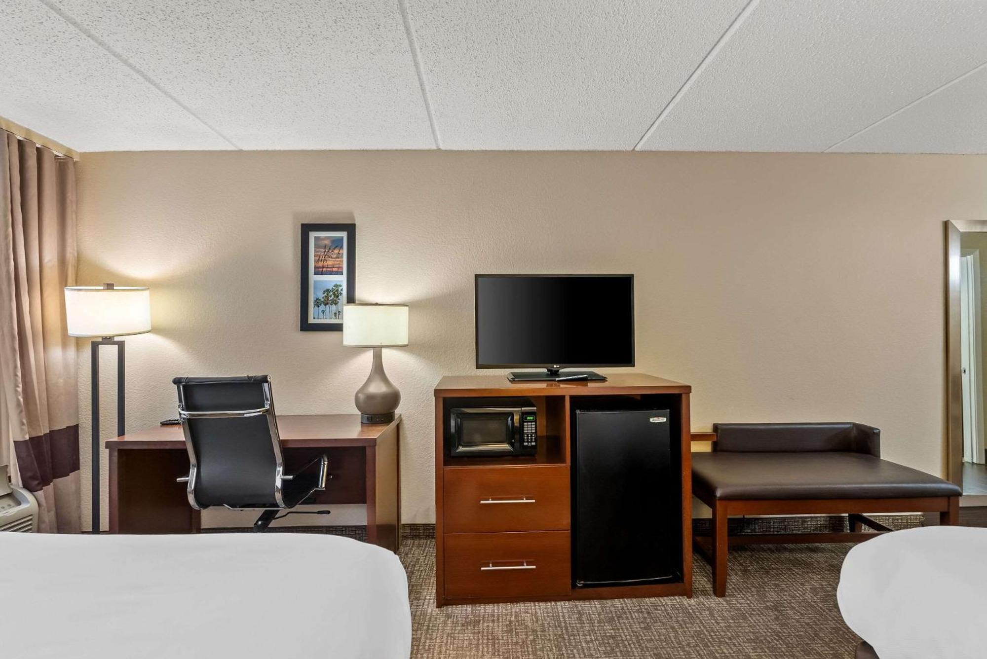 Queen Room with Two Queen Beds - Non-Smoking