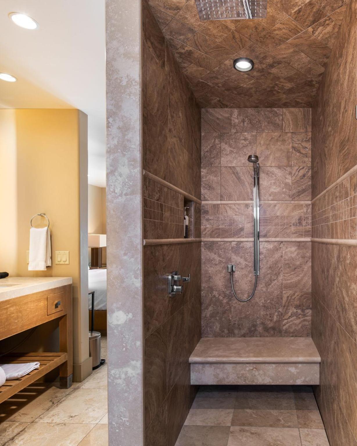 King Suite with Pool View,1639648270:JPEG