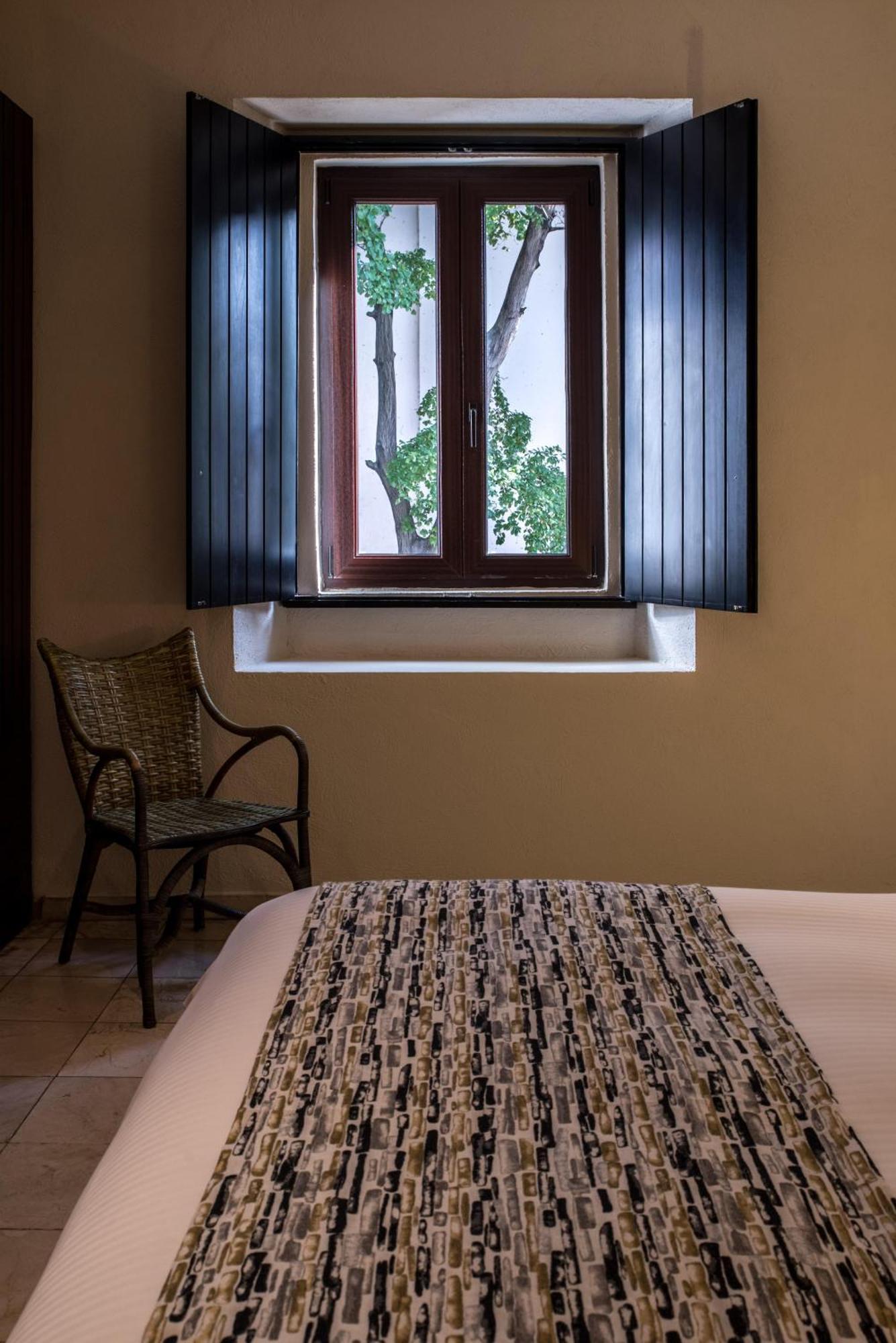 Contemporary Twin Room