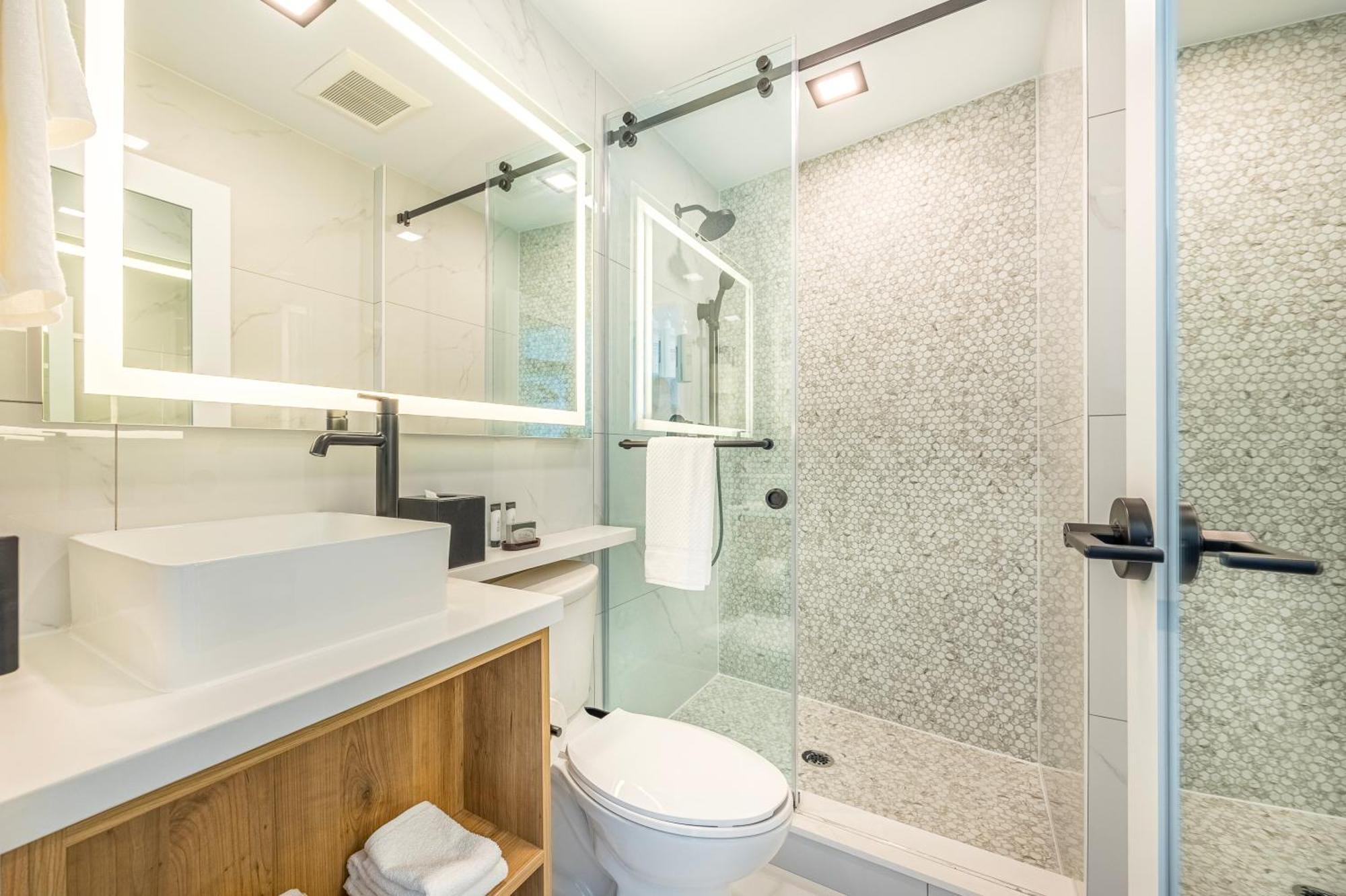 Tower King American Fallsview Room,1642317648:JPEG