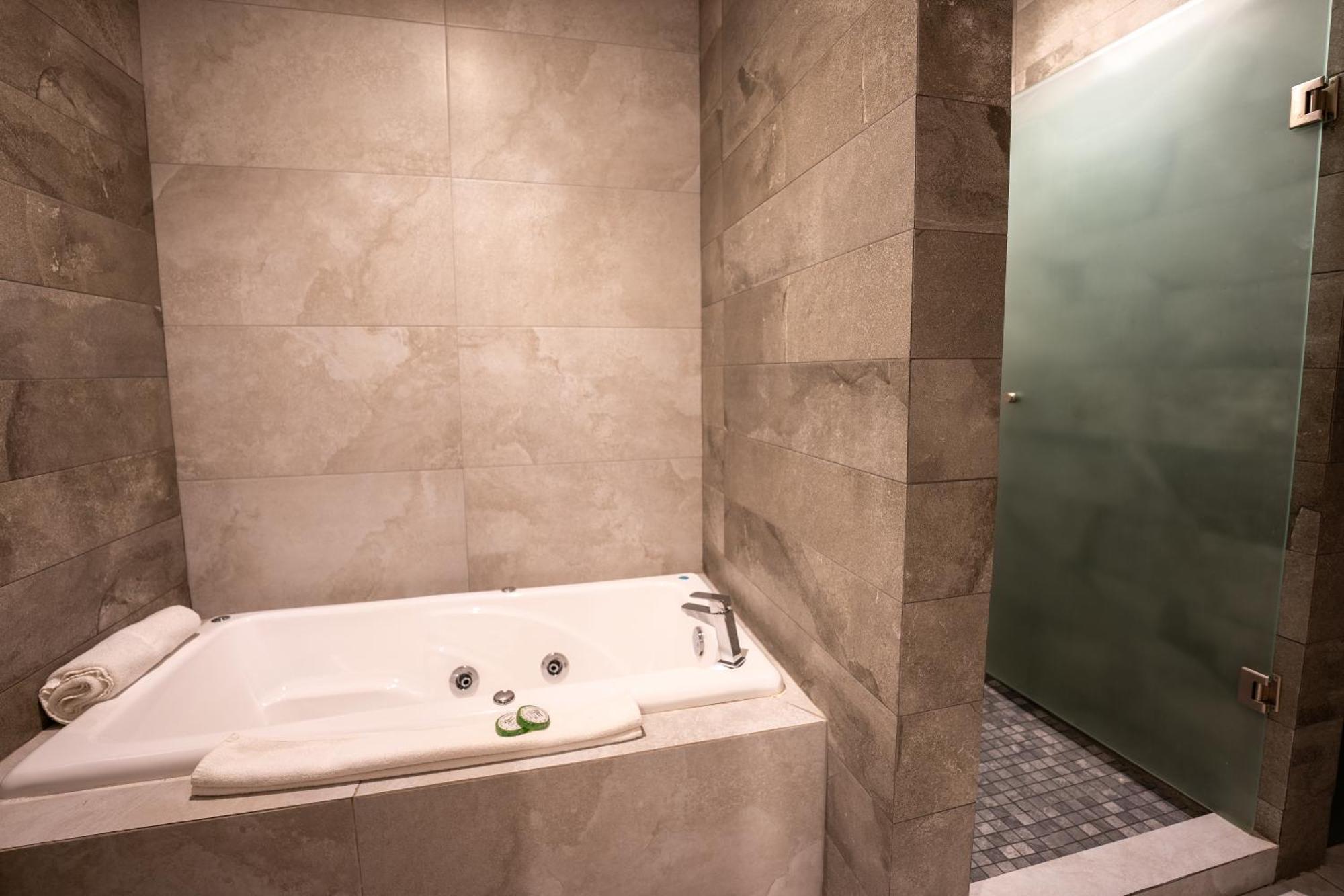 Deluxe Apartment,1642354638:JPEG