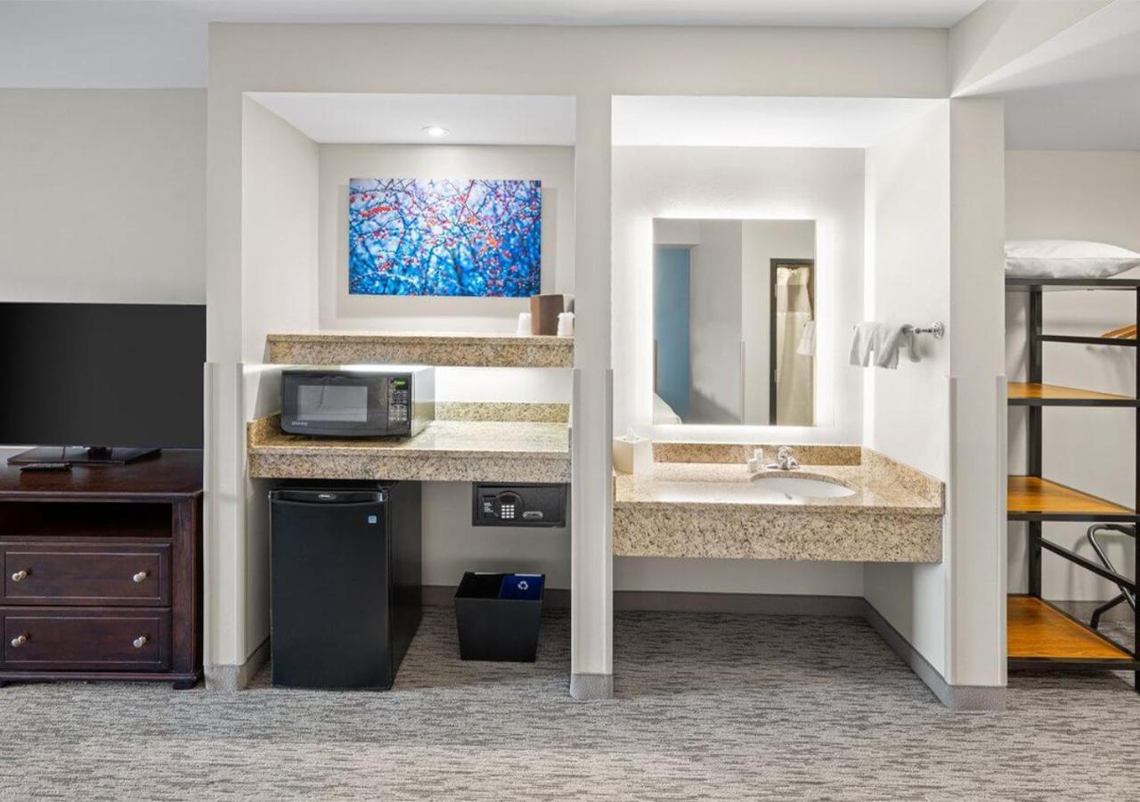 Double Queen Suite