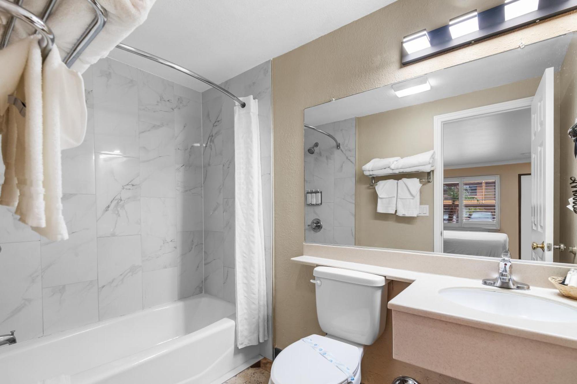 Queen Room,1642959966:JPEG