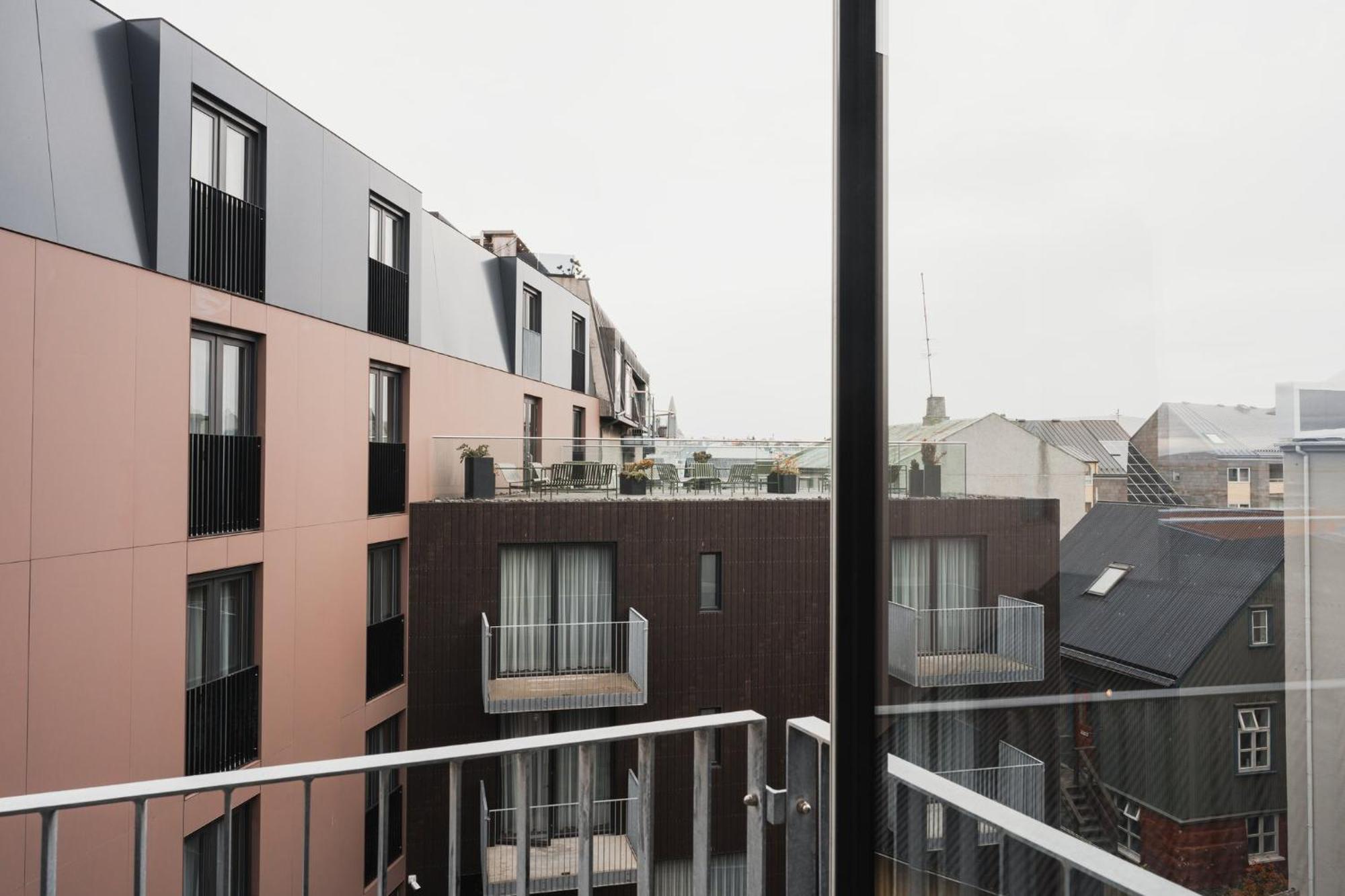 Suite with Harbour View and with Sauna and Gym Access,1642976181:JPEG