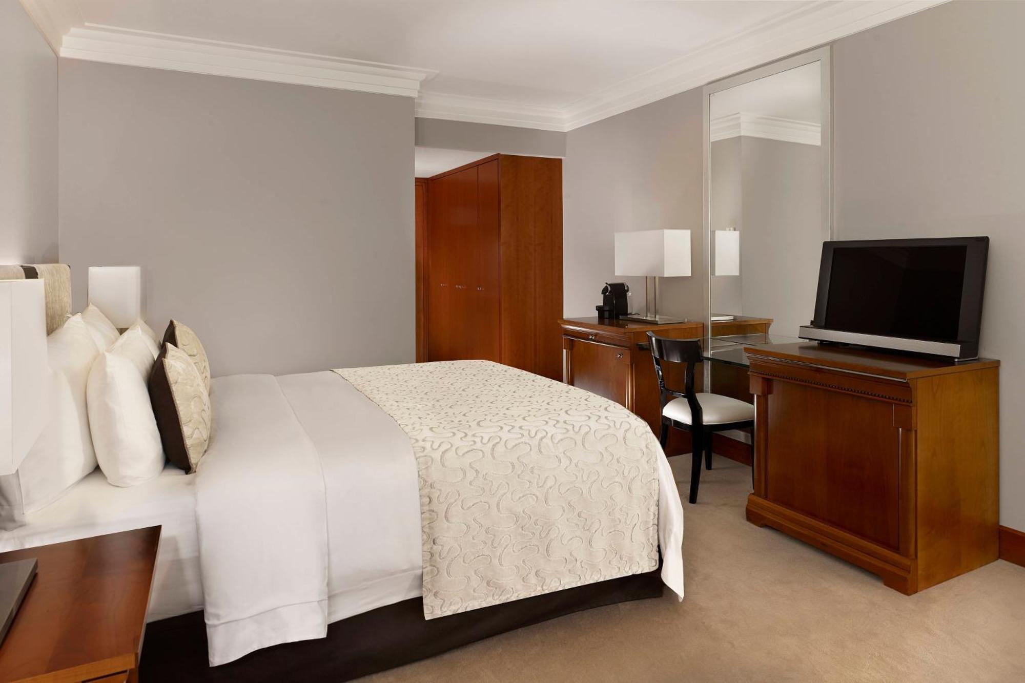 Deluxe King or Twin Room with Lake View