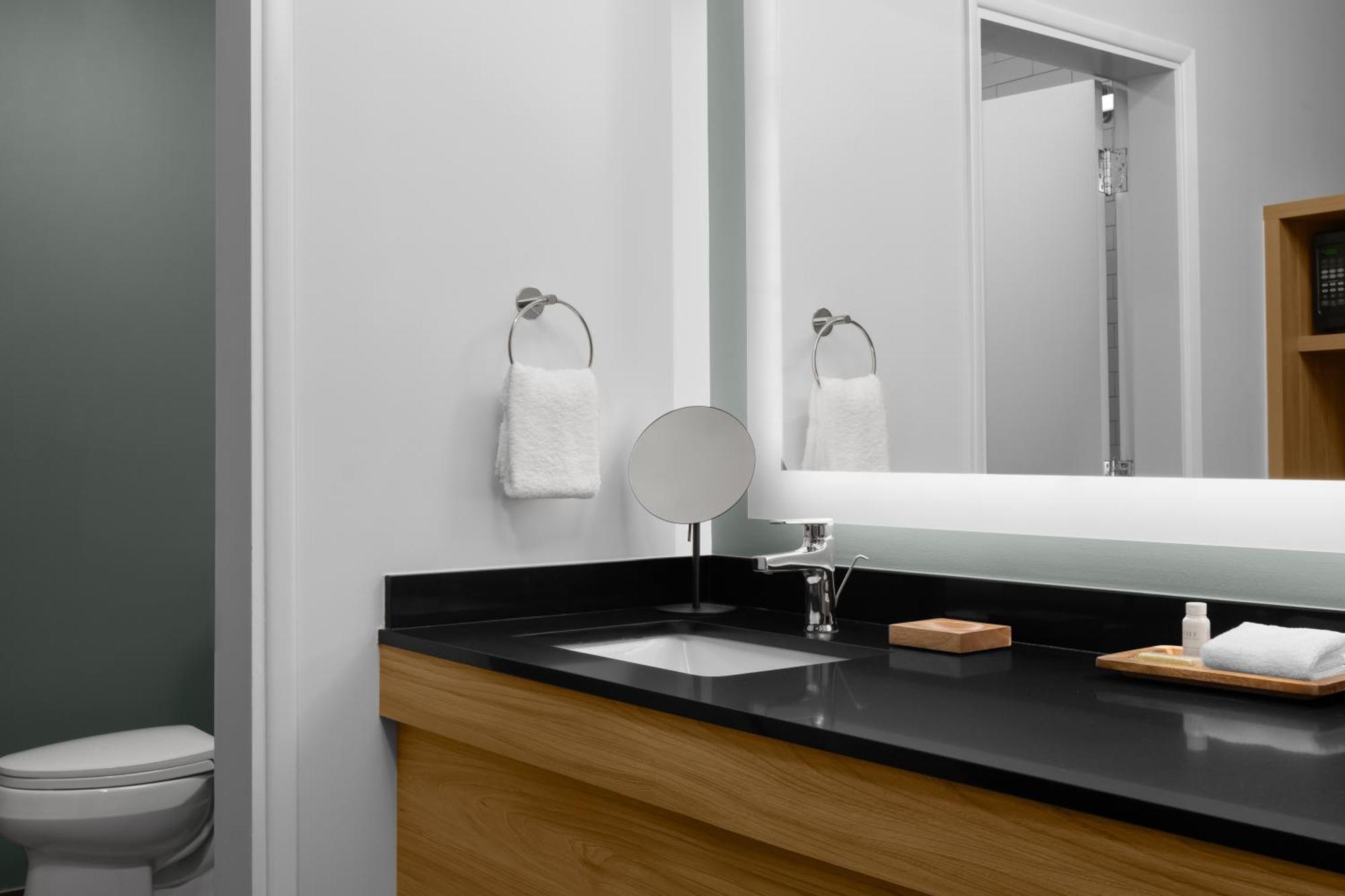 Deluxe Queen Room with Two Queen Beds,1643163471:JPEG