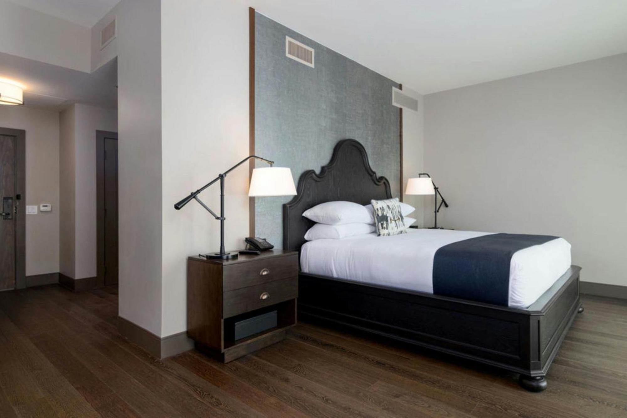 Junior King Suite