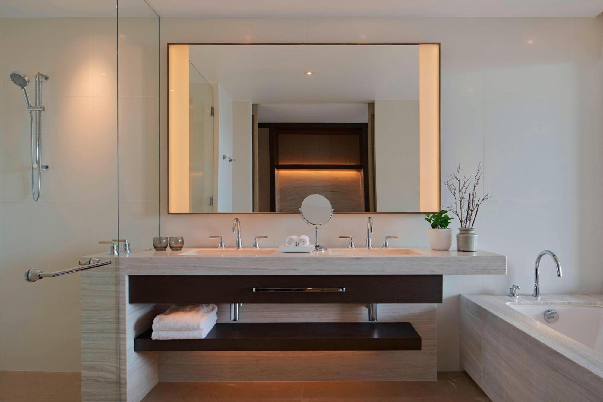 Executive Suite, Club lounge access, 1 King, City view