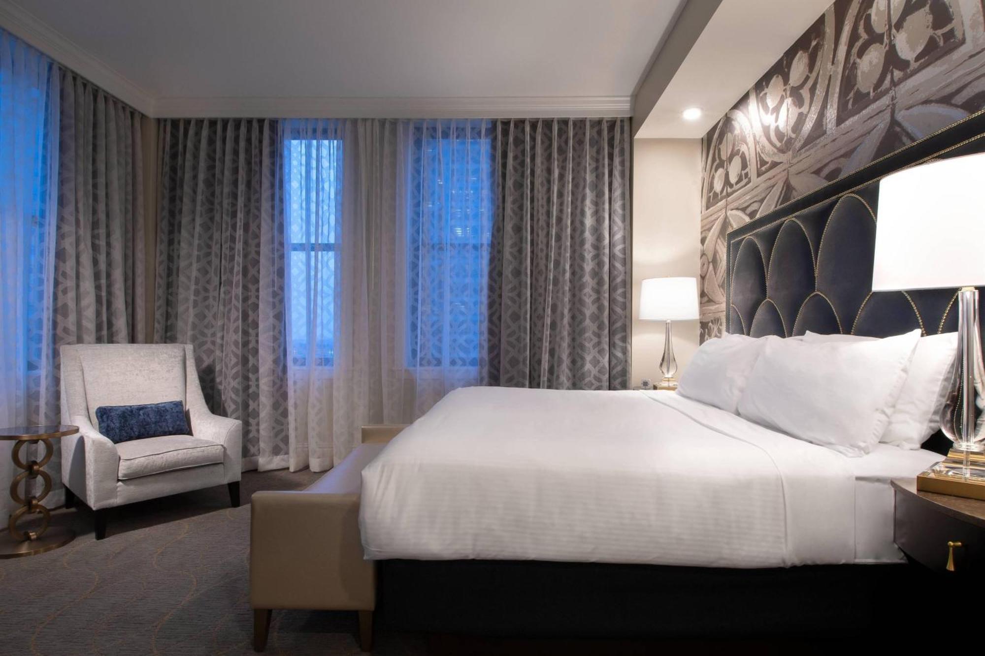 Corner King Room