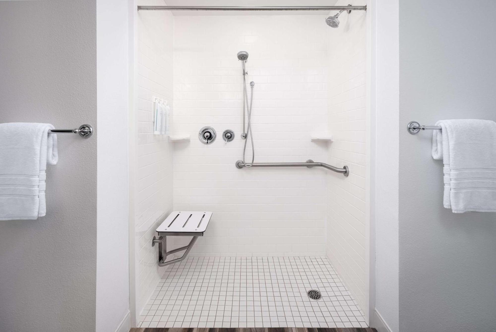 King Room with roll-in Shower and Balcony - Disability Access,1643785222:JPEG