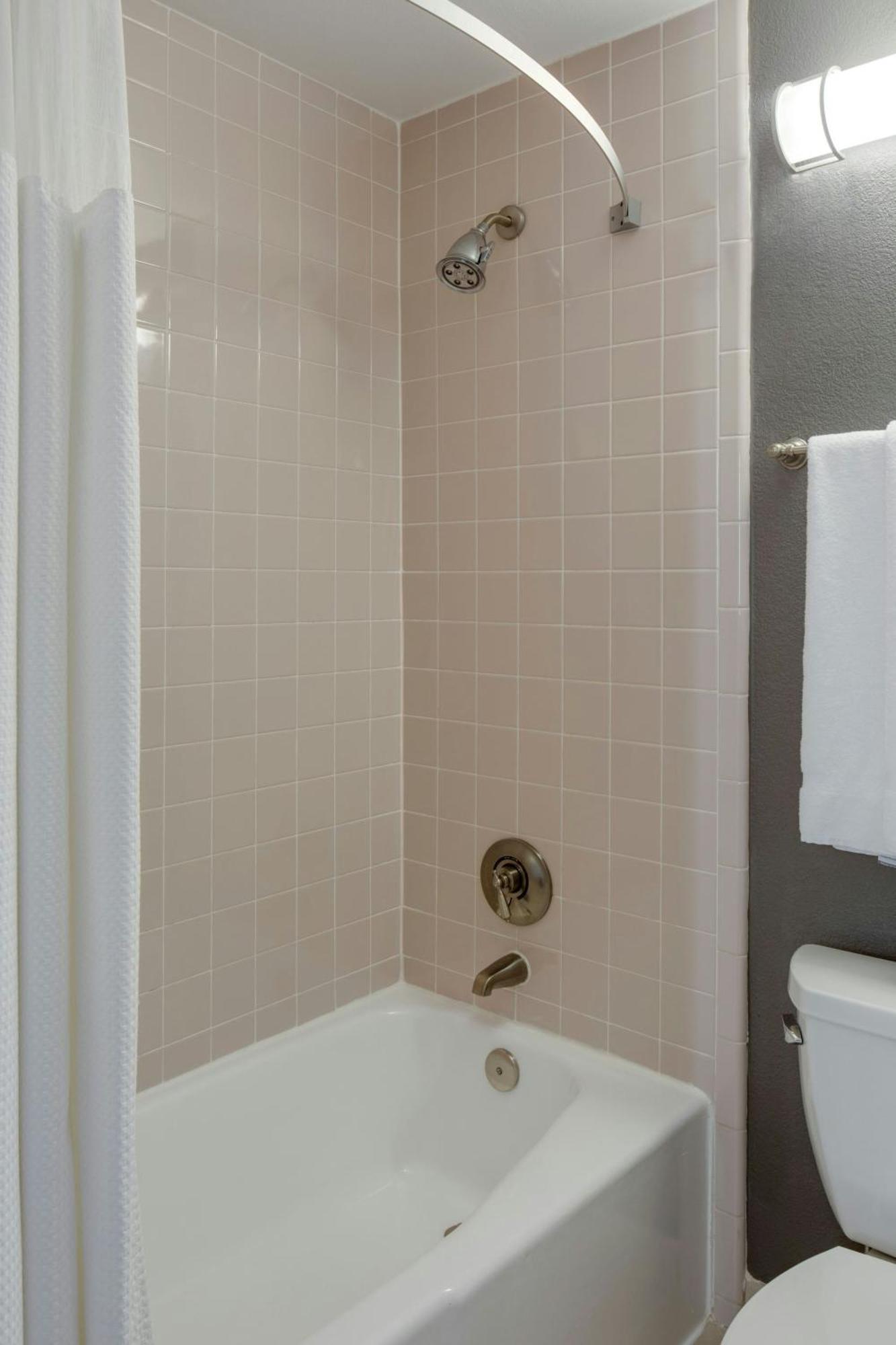 Queen Room with Two Queen Beds,1644412038:JPEG