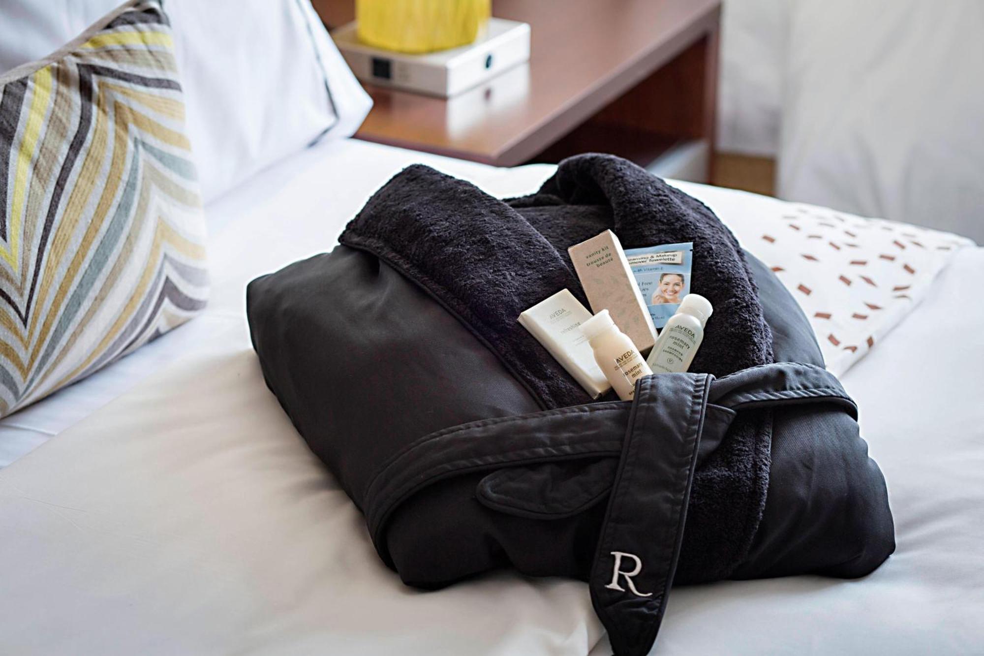 Concierge level, Guest room, 2 Queen,1644420089:JPEG