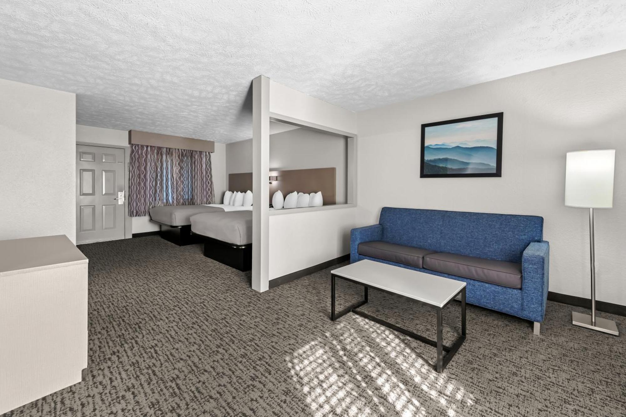 Queen Suite with Two Queen Beds - Non Smoking,1645669689:JPEG