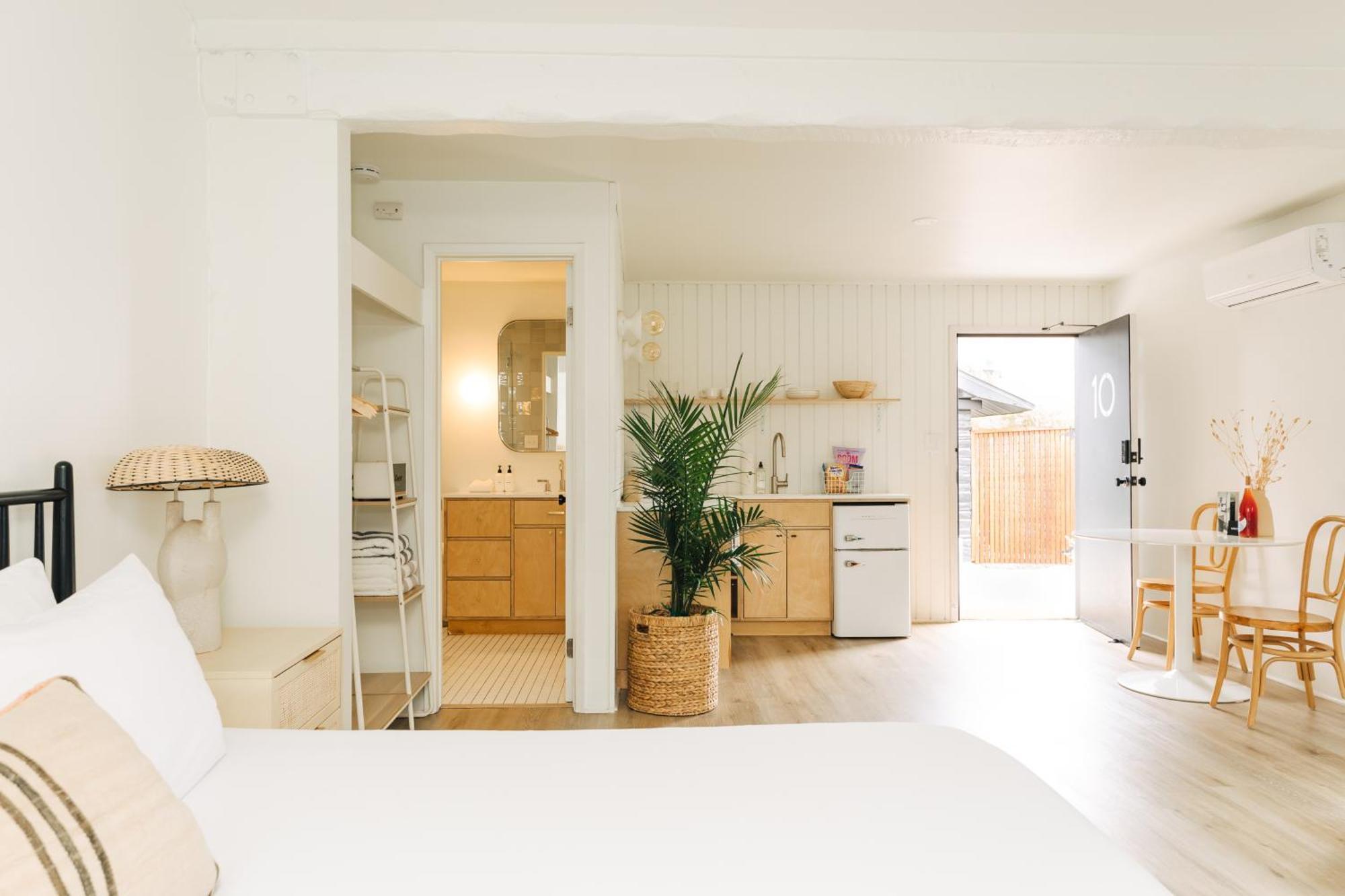 Deluxe Queen Suite