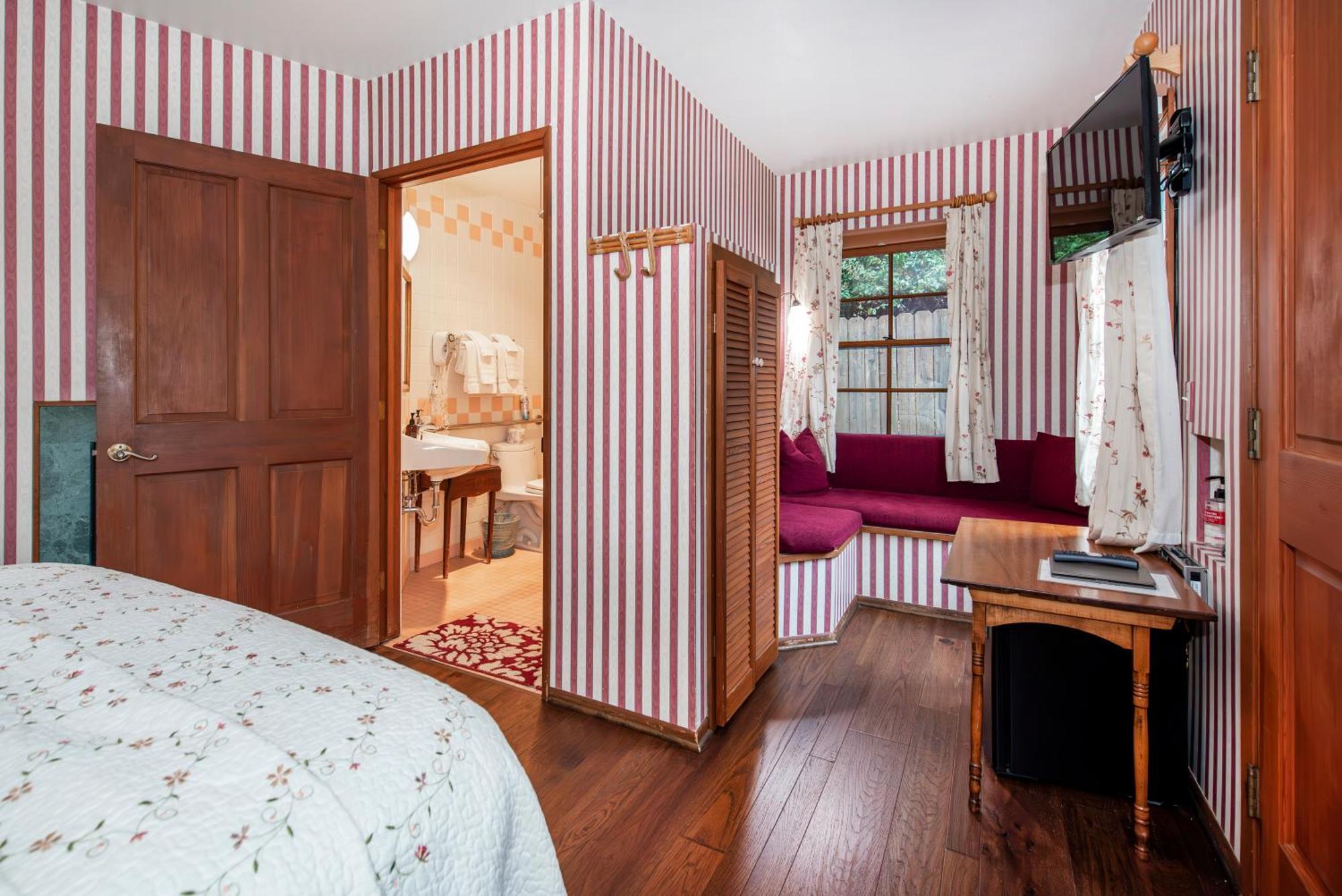 Jacaranda room,1646346625:JPEG