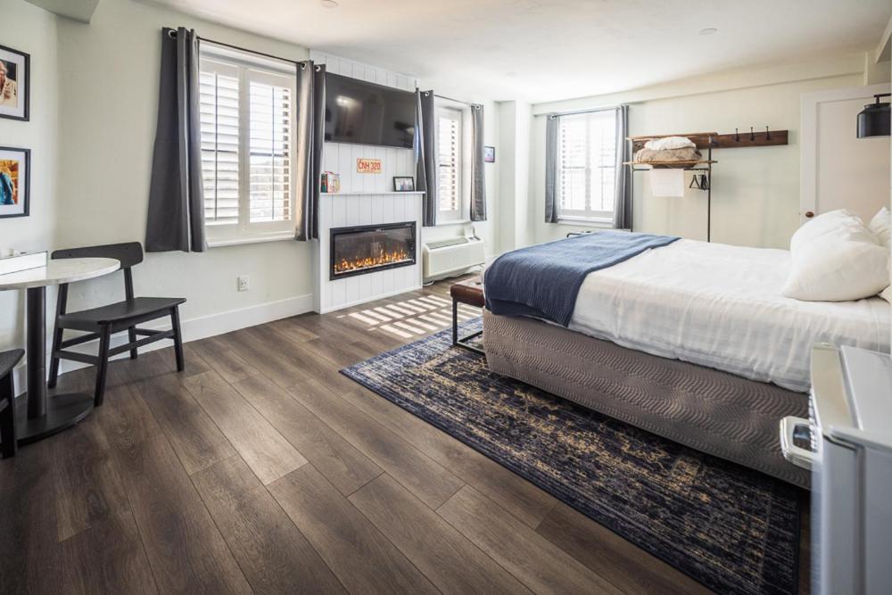 Deluxe King Suite