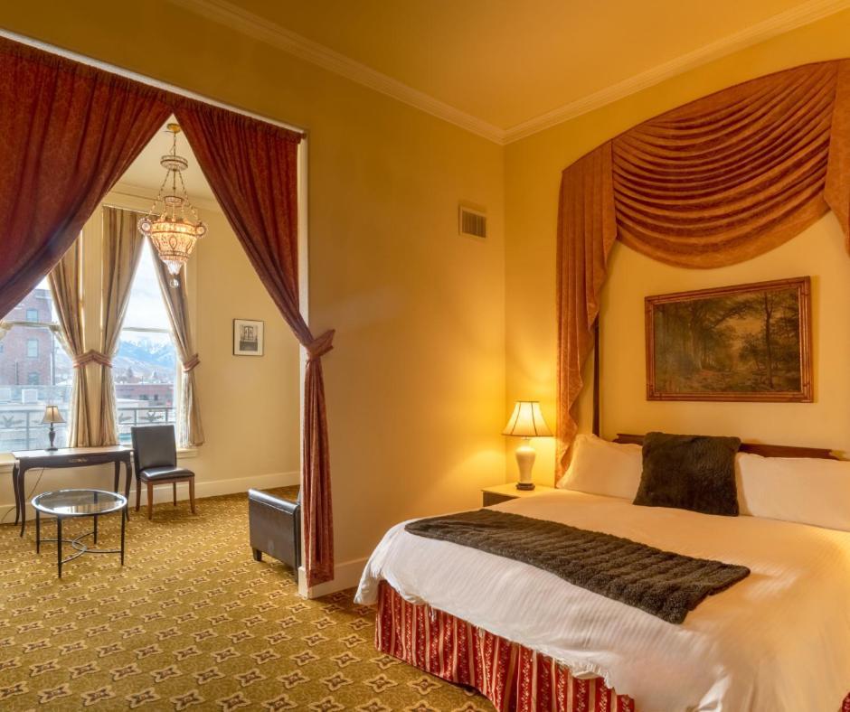 Suite with Mountain View