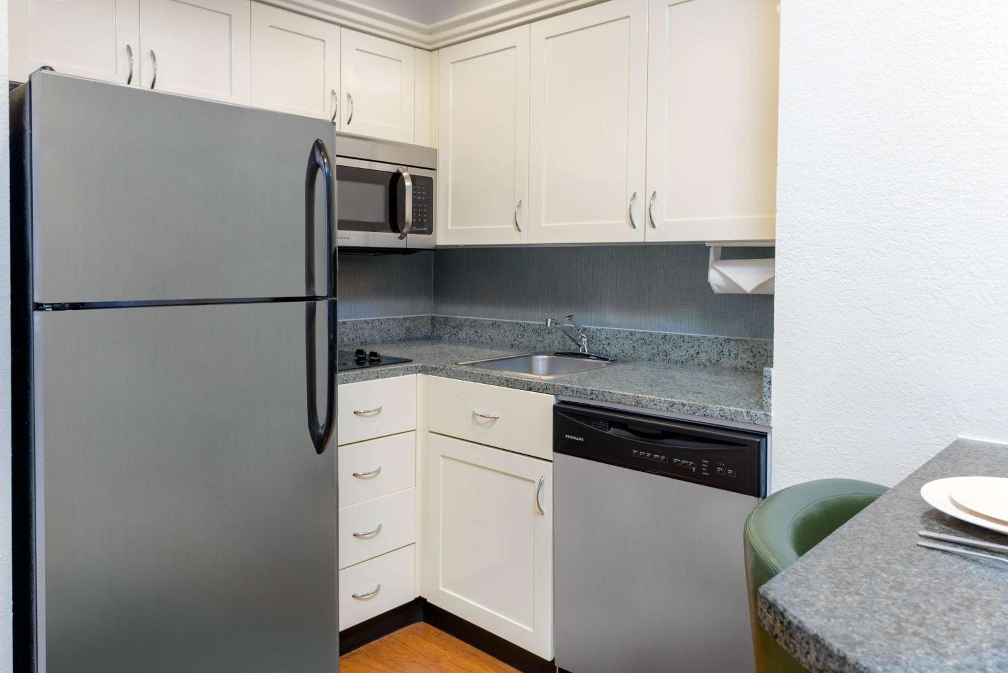 One-Bedroom Suite with Two Double Beds - Non-Smoking,1646901843:JPEG