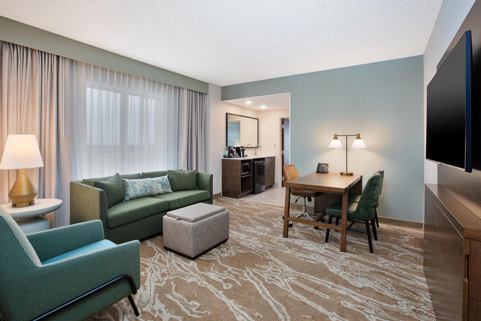Queen Corner Suite with Two Queen Beds