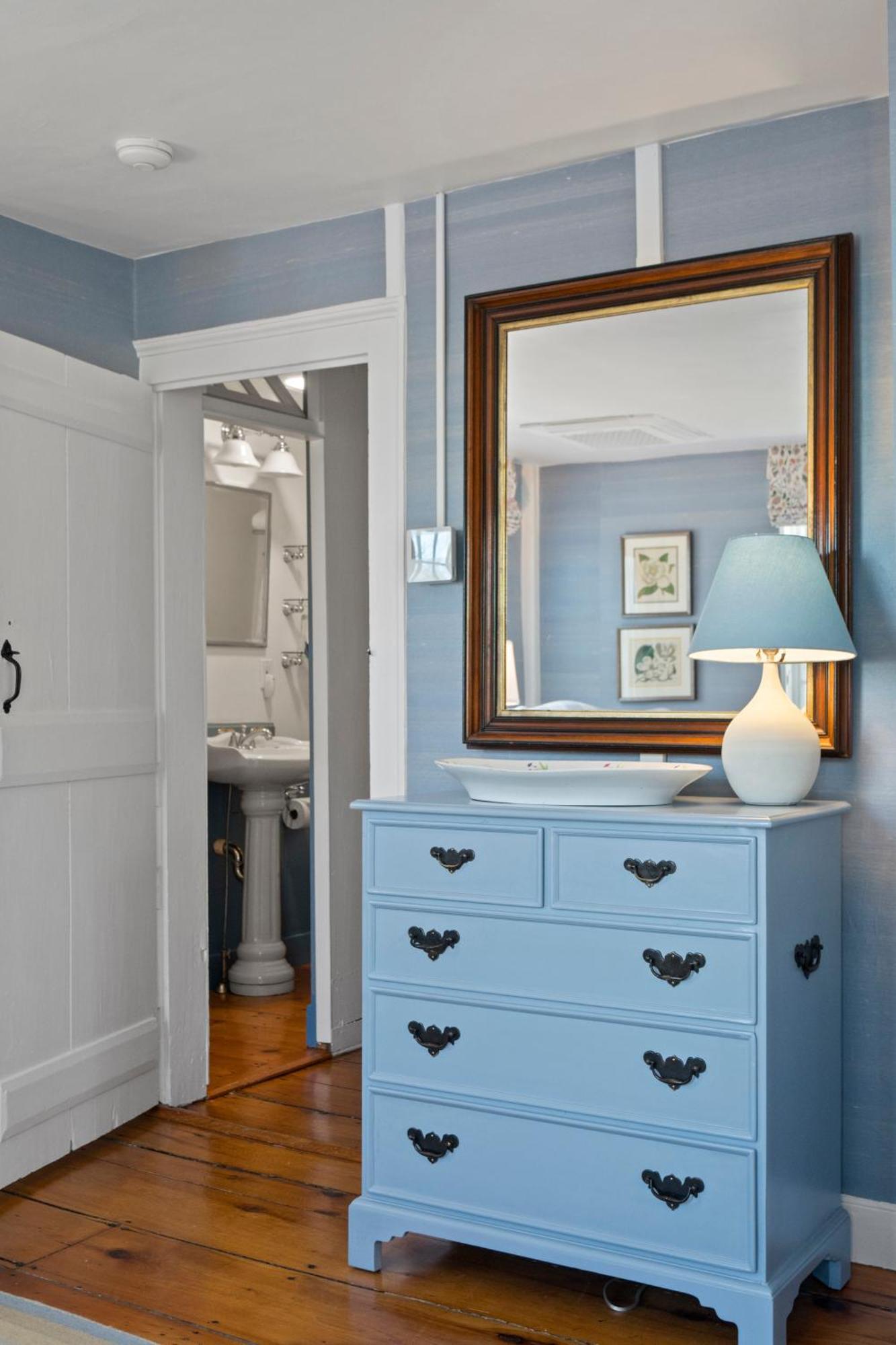 Queen Room # 7