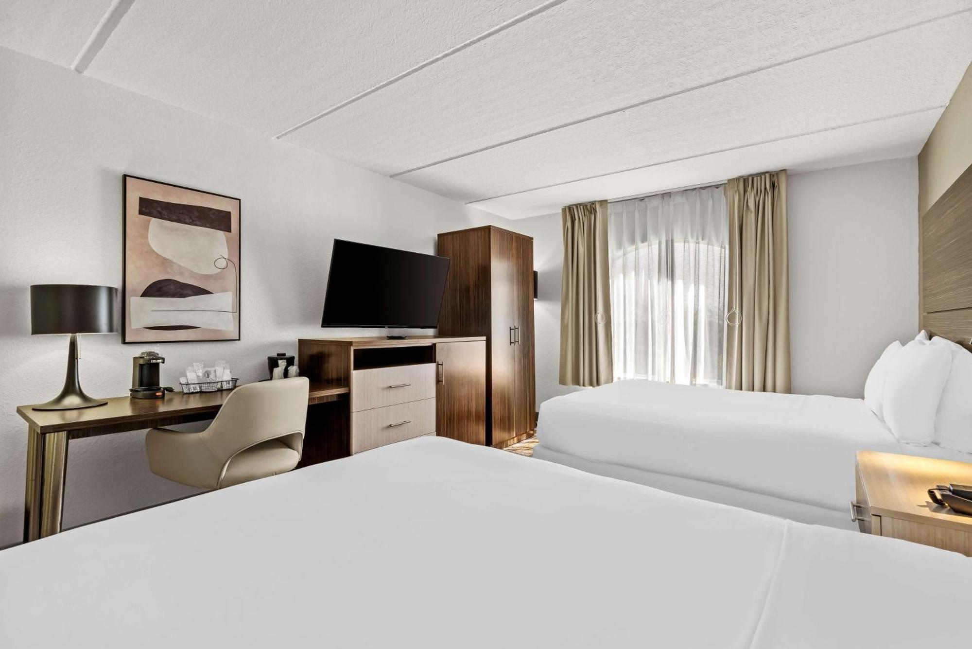 One-Bedroom Suite with Two Queen Beds - Non-Smoking