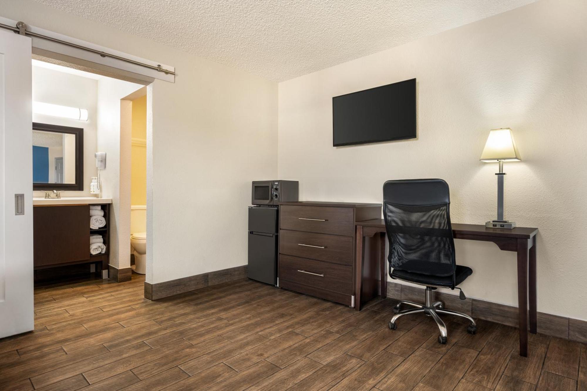 Superior Queen Room with Three Queen Beds Smoke-Free