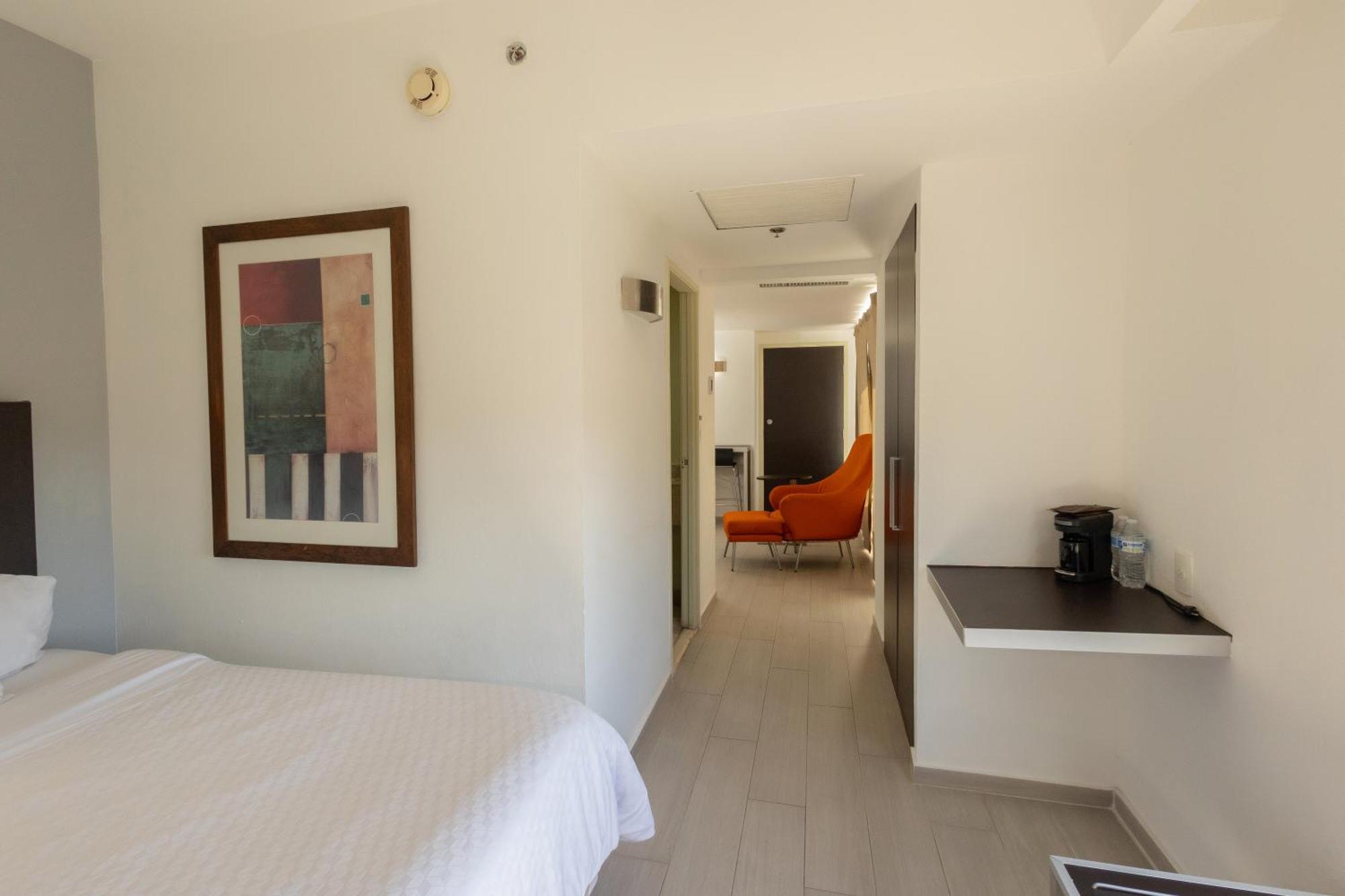 Junior Suite 1 King