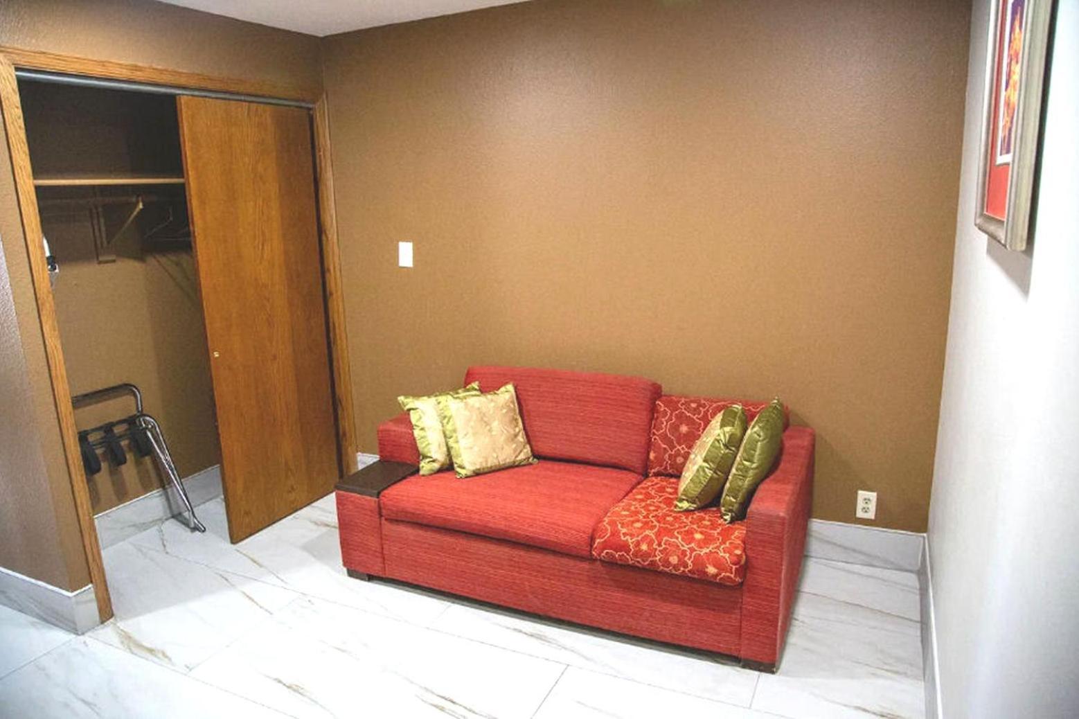 Queen Suite with Sofa Bed - Non-Smoking