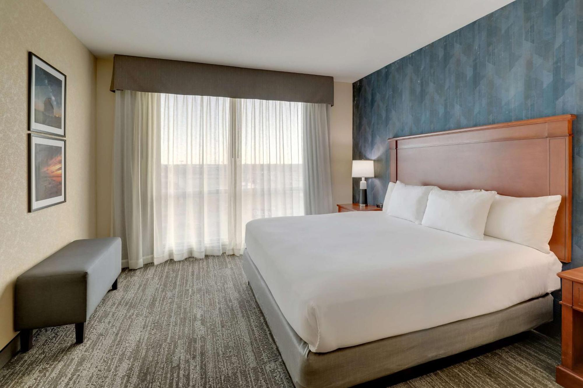 Deluxe King Room with Sofa Bed,1652769475:JPEG