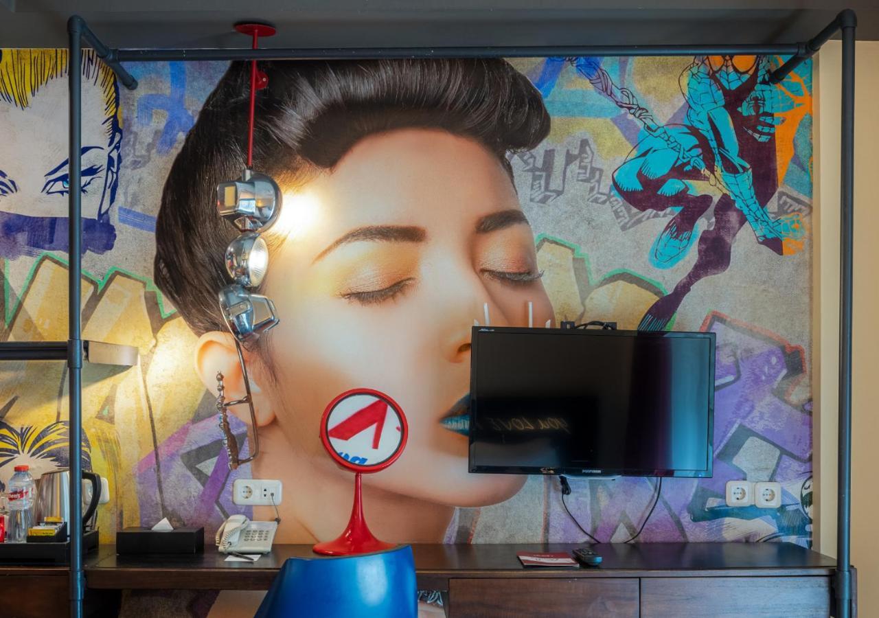 Dash Studio Graffiti with Free 2 Bottles Beer