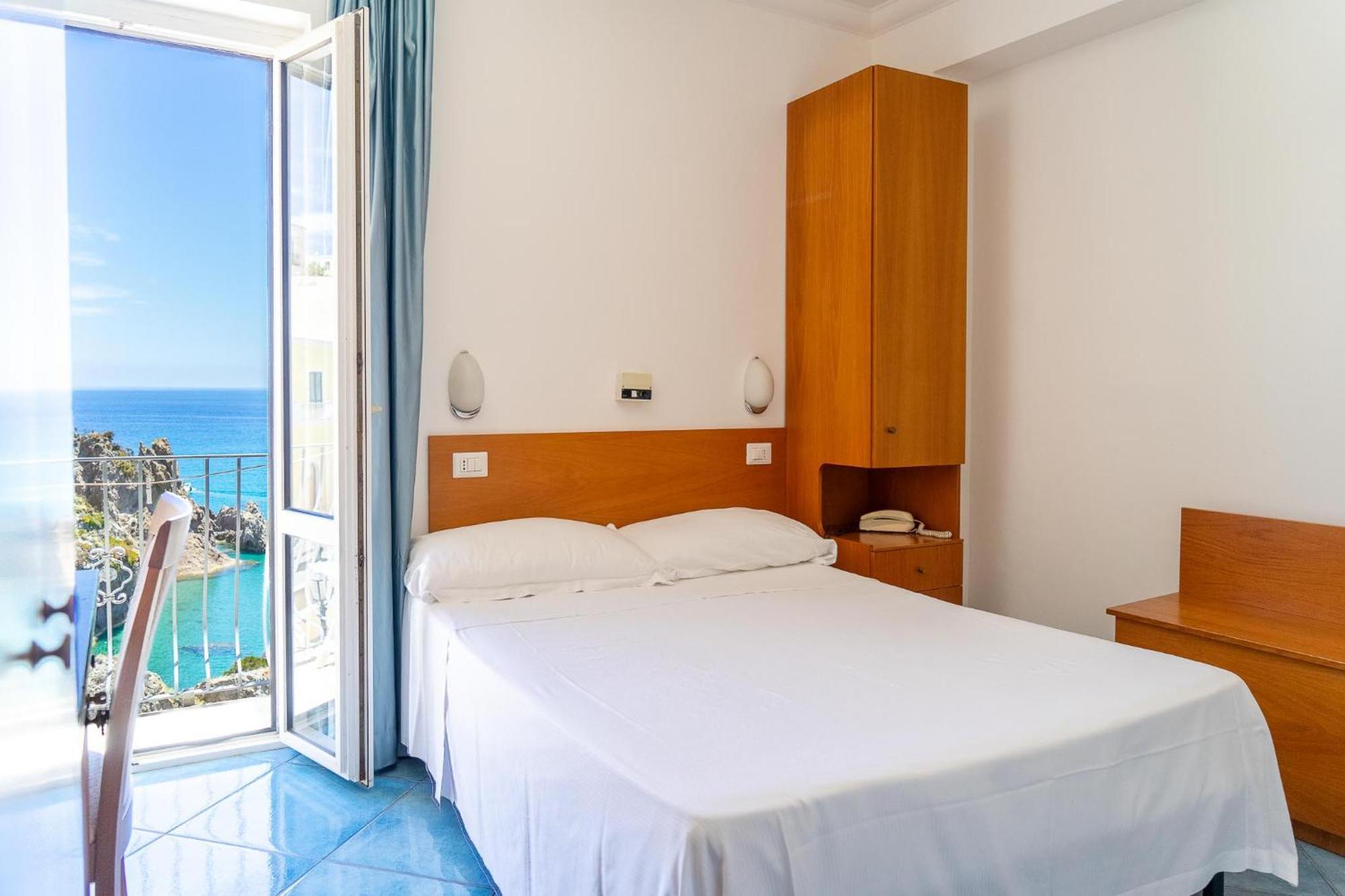 Single Room with Sea View,1652794533:JPEG