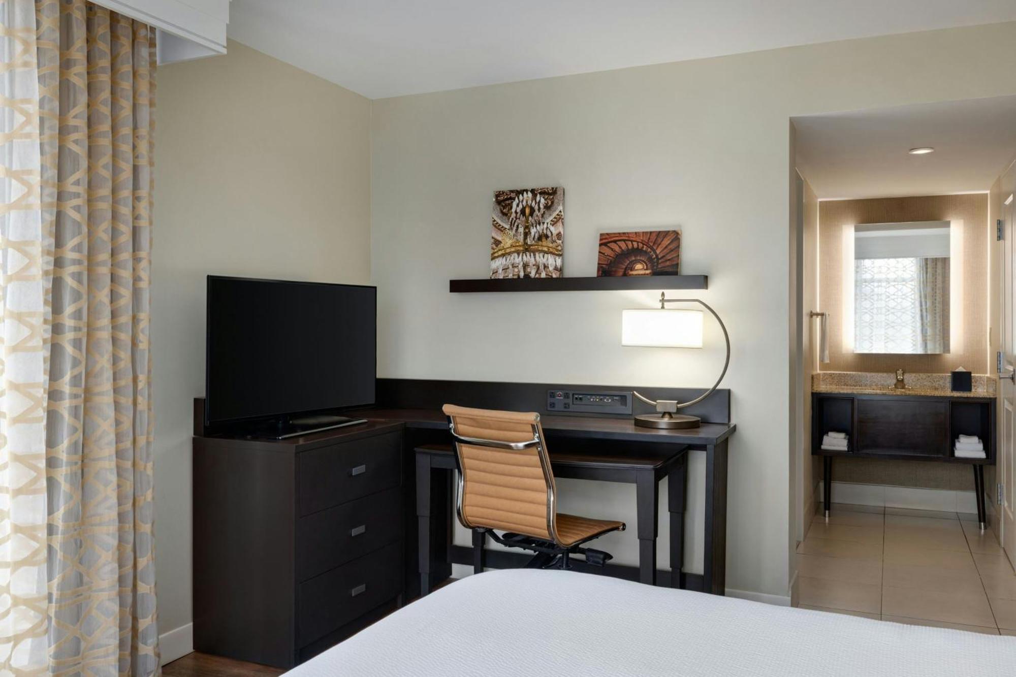 One-Bedroom King Suite with Sofa Bed,1654257804:JPEG