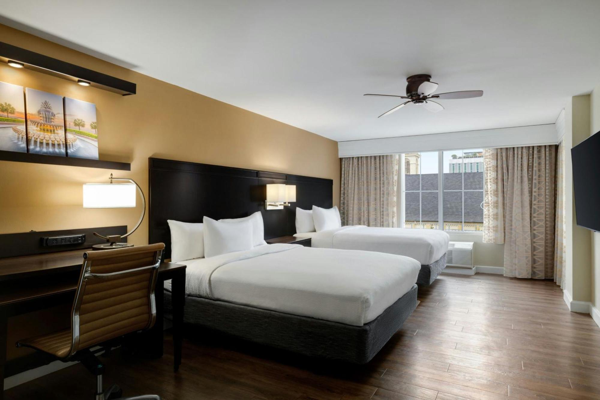 One-Bedroom Queen Suite with Sofa Bed,1654257807:JPEG