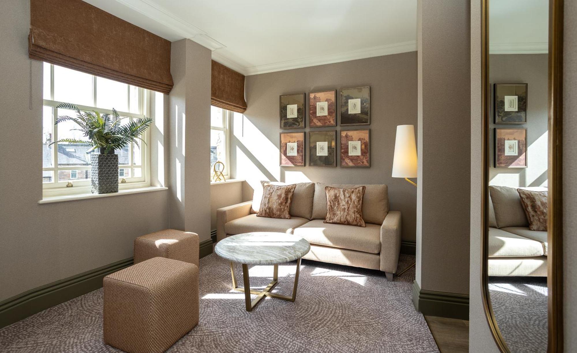 King Suite - Non-Smoking,1657136609:JPEG