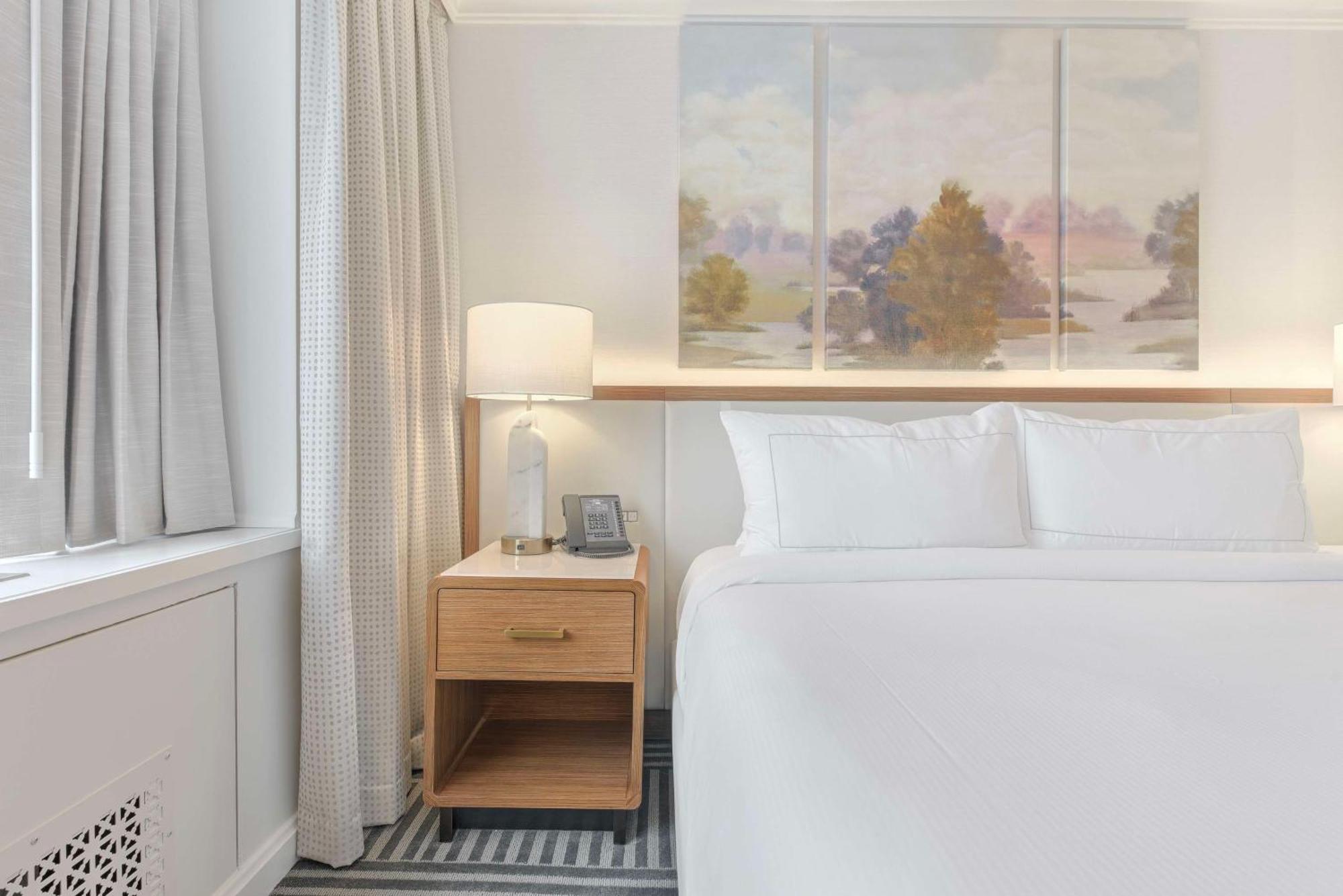 Junior King Suite with Seating Area,1674704685:JPEG