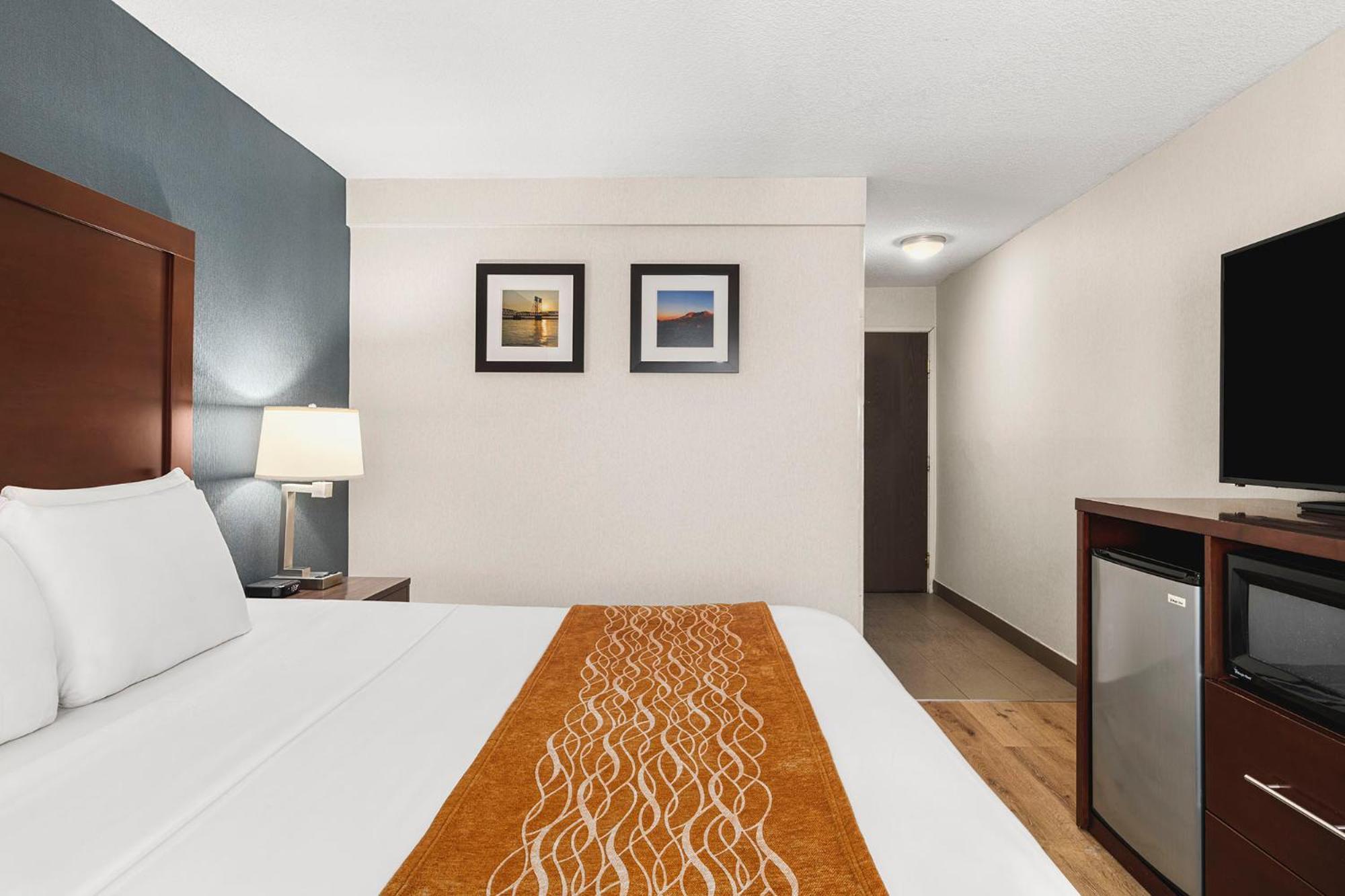 King Suite Upgrade - Accessible/Non-Smoking