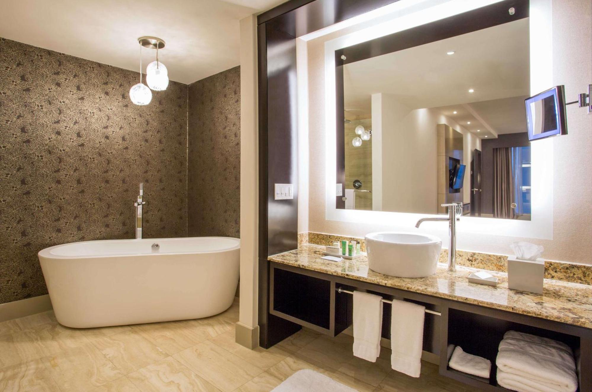 Master King Suite with Ocean View,1695761770:JPEG