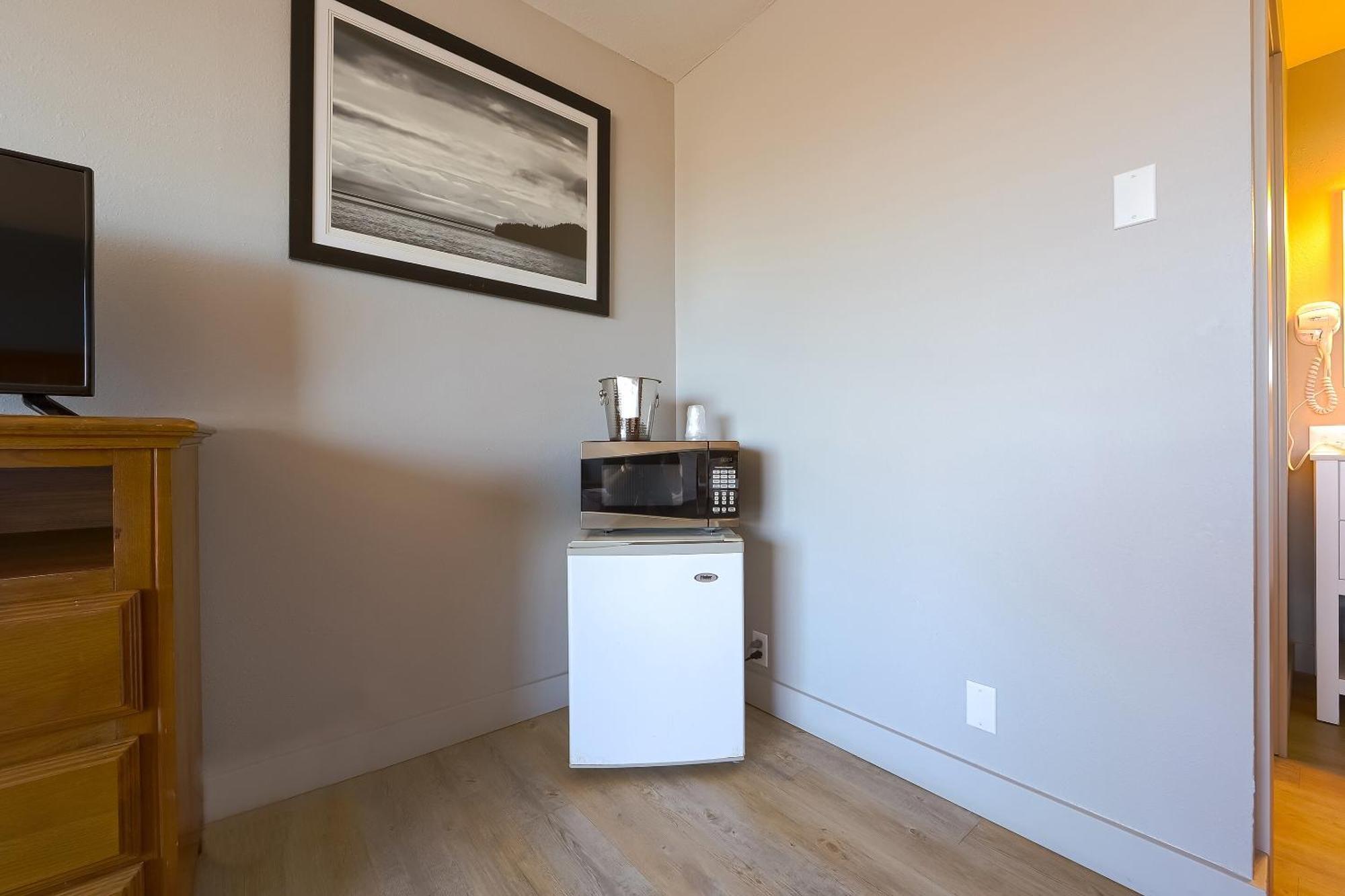 King Bed - Limited Ocean view