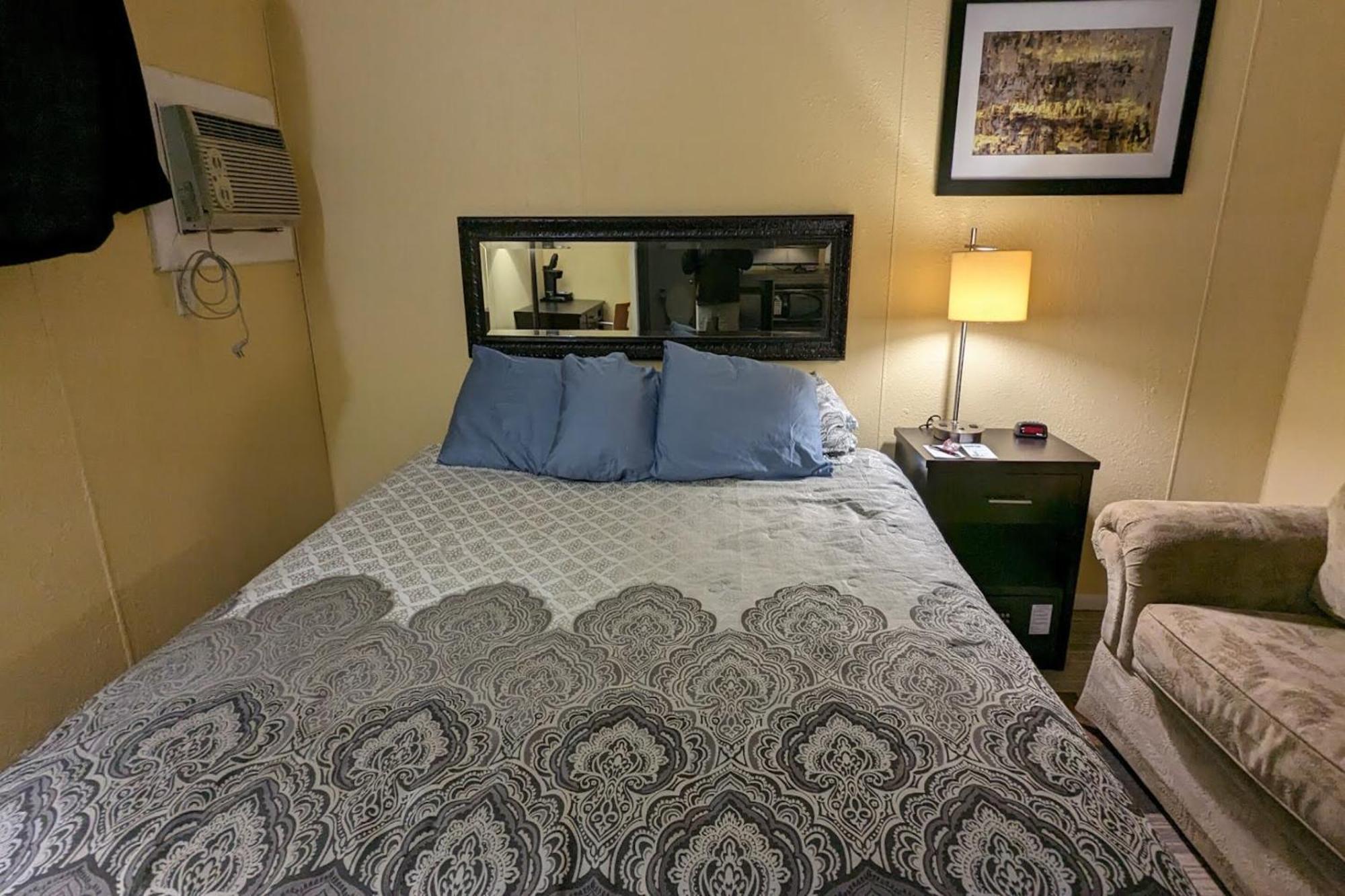 Suite - King Bed Non - Smoking