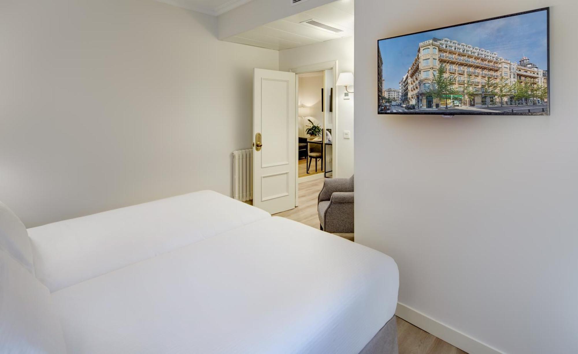 Double Room with Extra Bed (3 Adults)