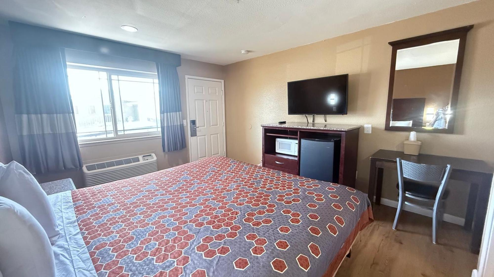 King Room with Roll-In Shower - Disability Access