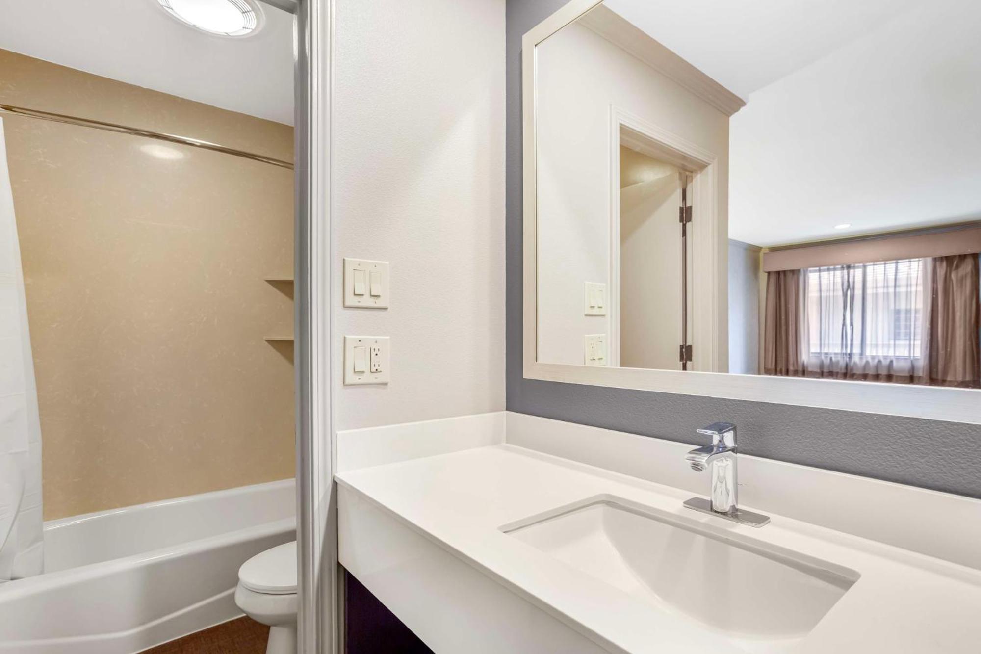 Queen Room - Ground Floor/Non-Smoking