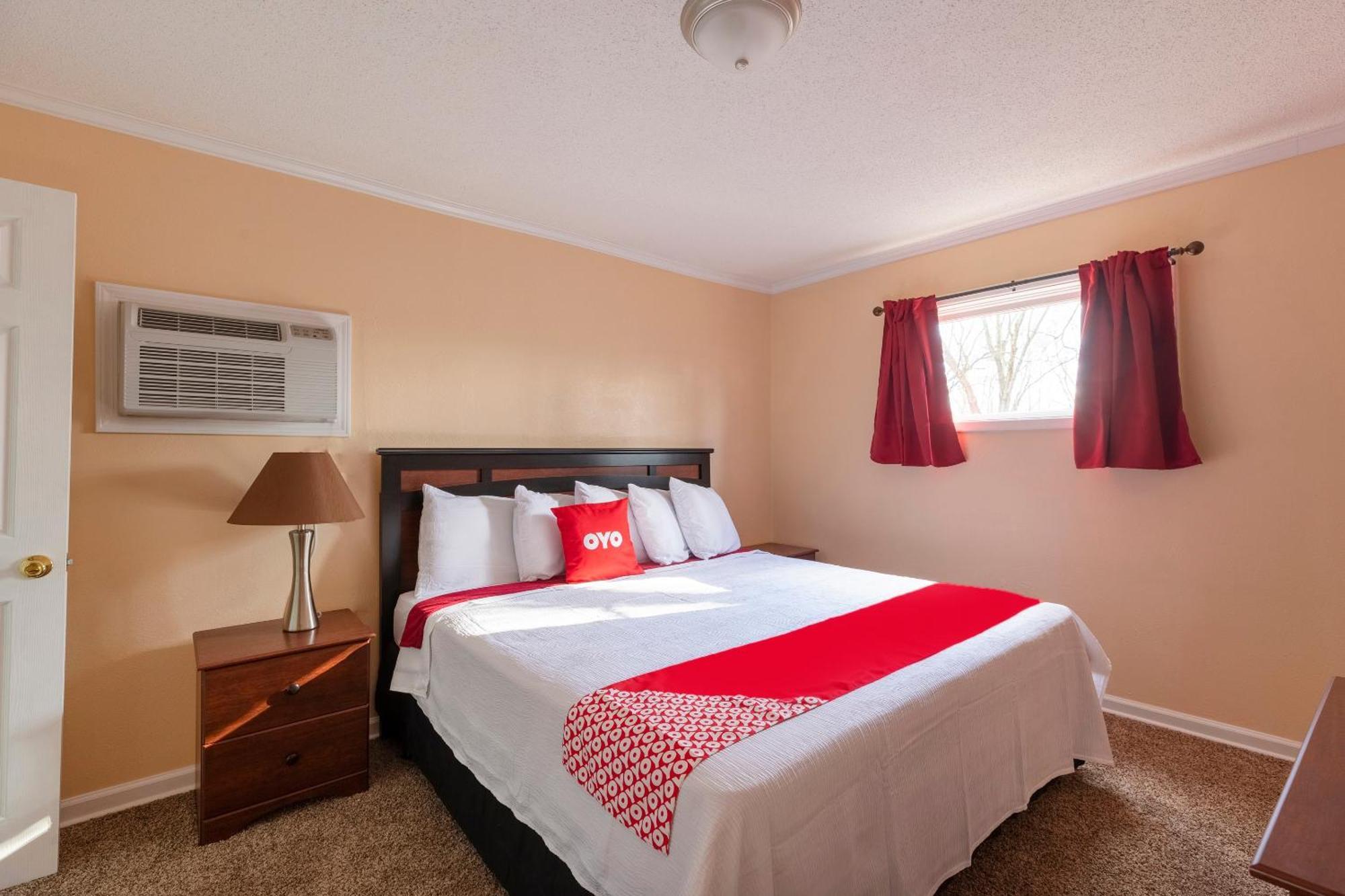 King Bed with Pull Out