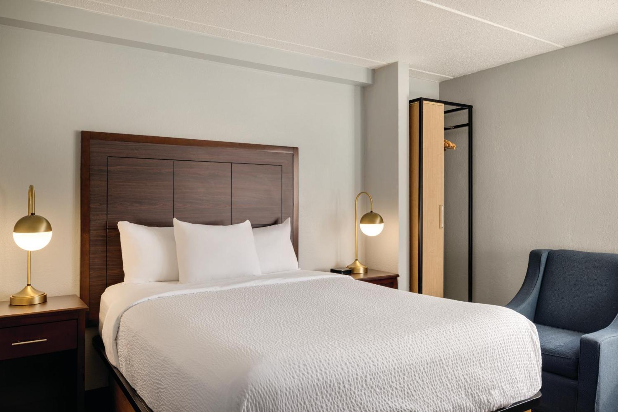Queen Room with Mobility Access and Roll-In Shower, Non-Smoking