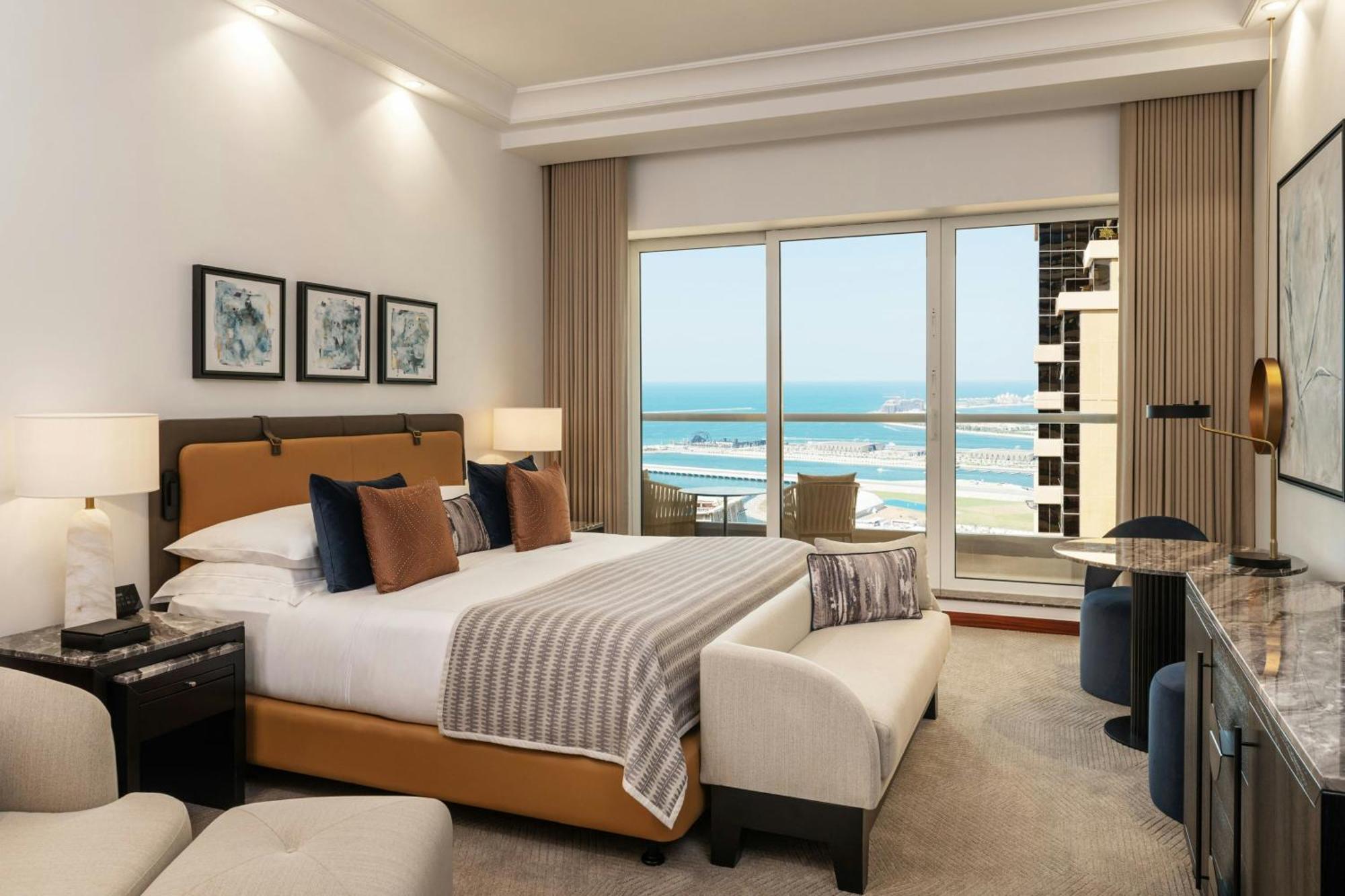 Deluxe Room, With Complimentary Resort Beach & Pool Access, Guest room, 1 King
